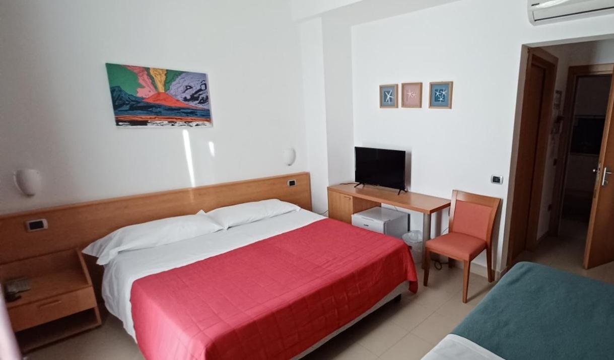 Triple Room with Private Bathroom - Photo 2