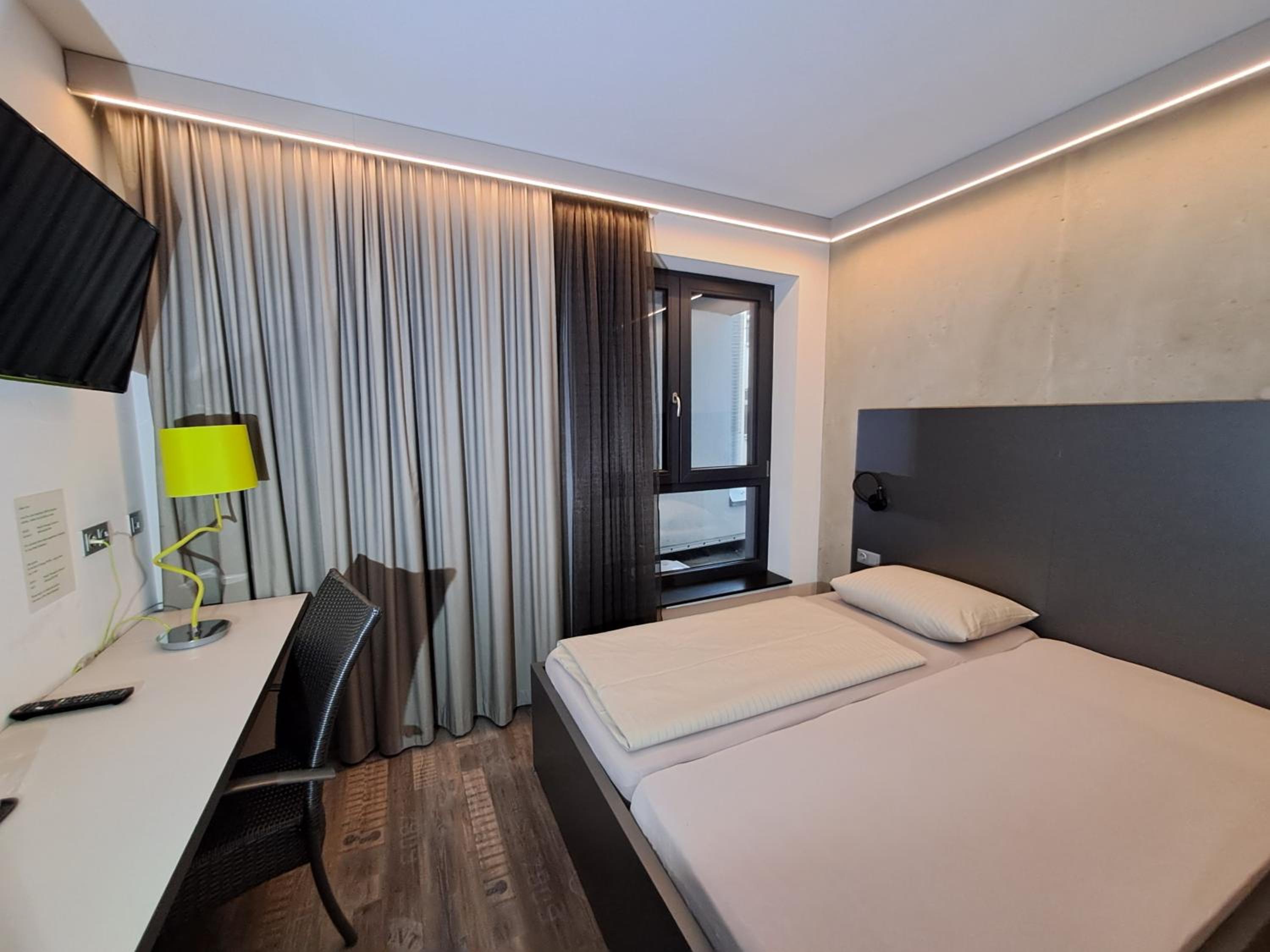 Budget Double Room photo 2
