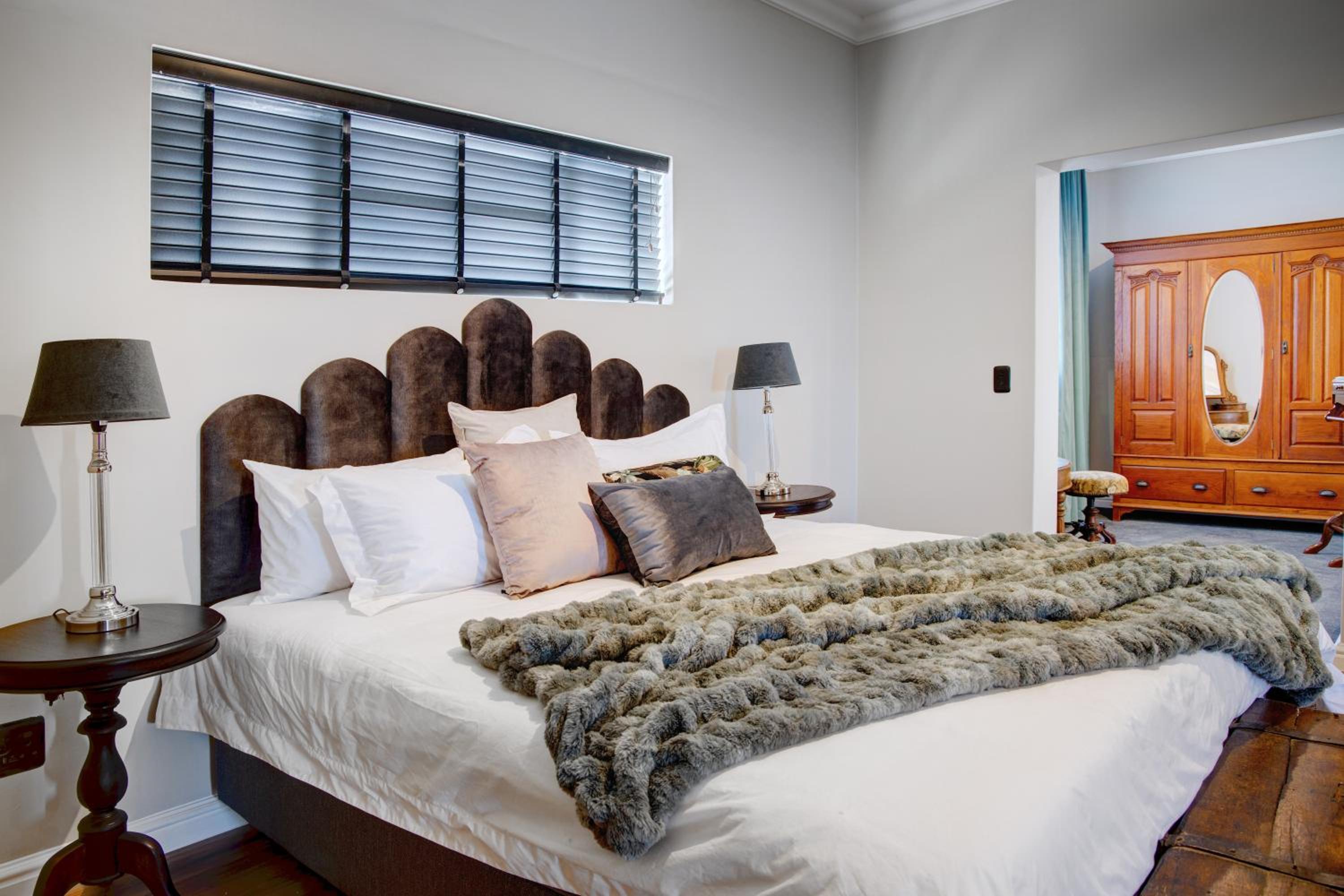Executive Suite - Photo 6