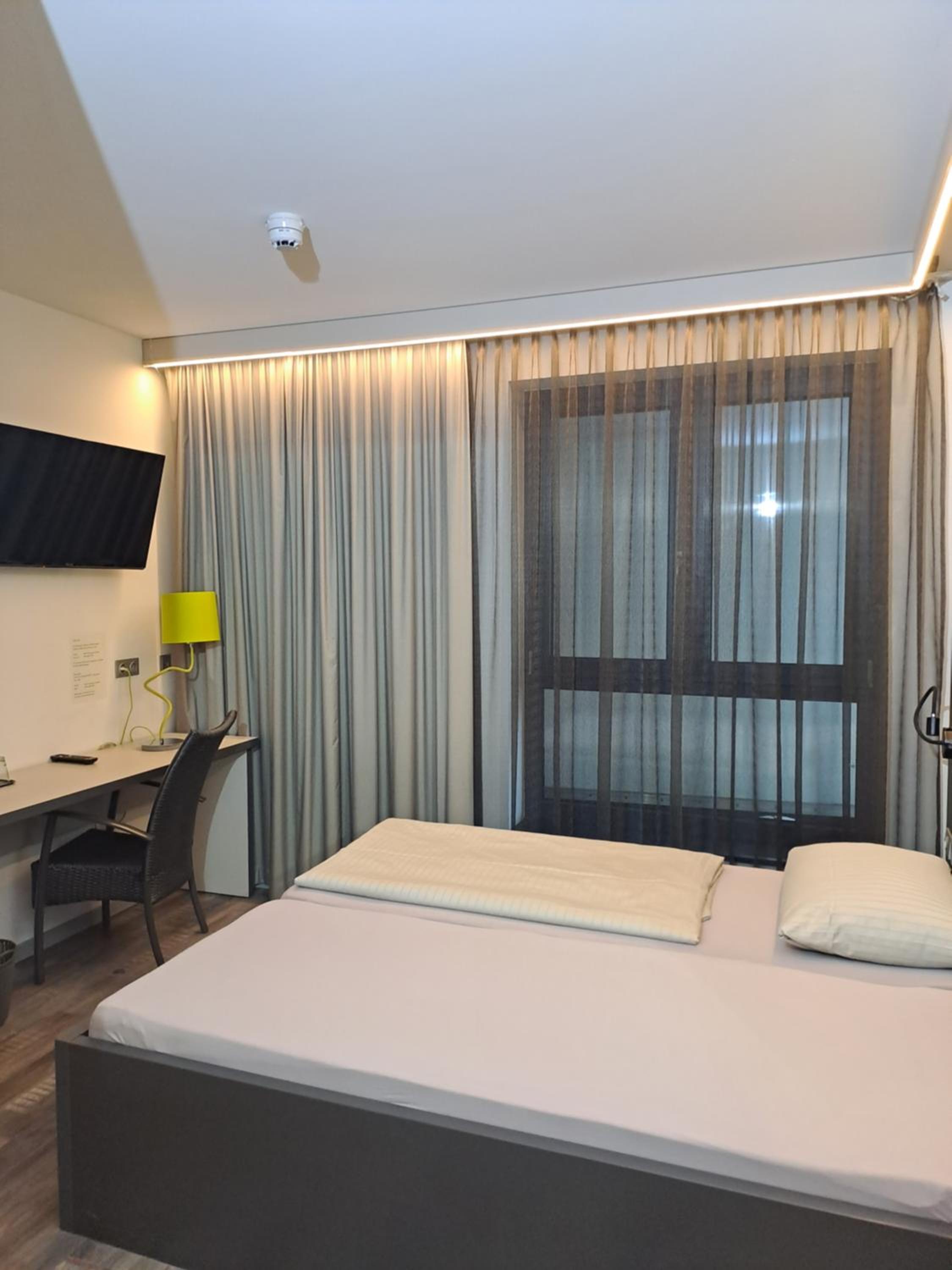 Budget Double Room photo 3