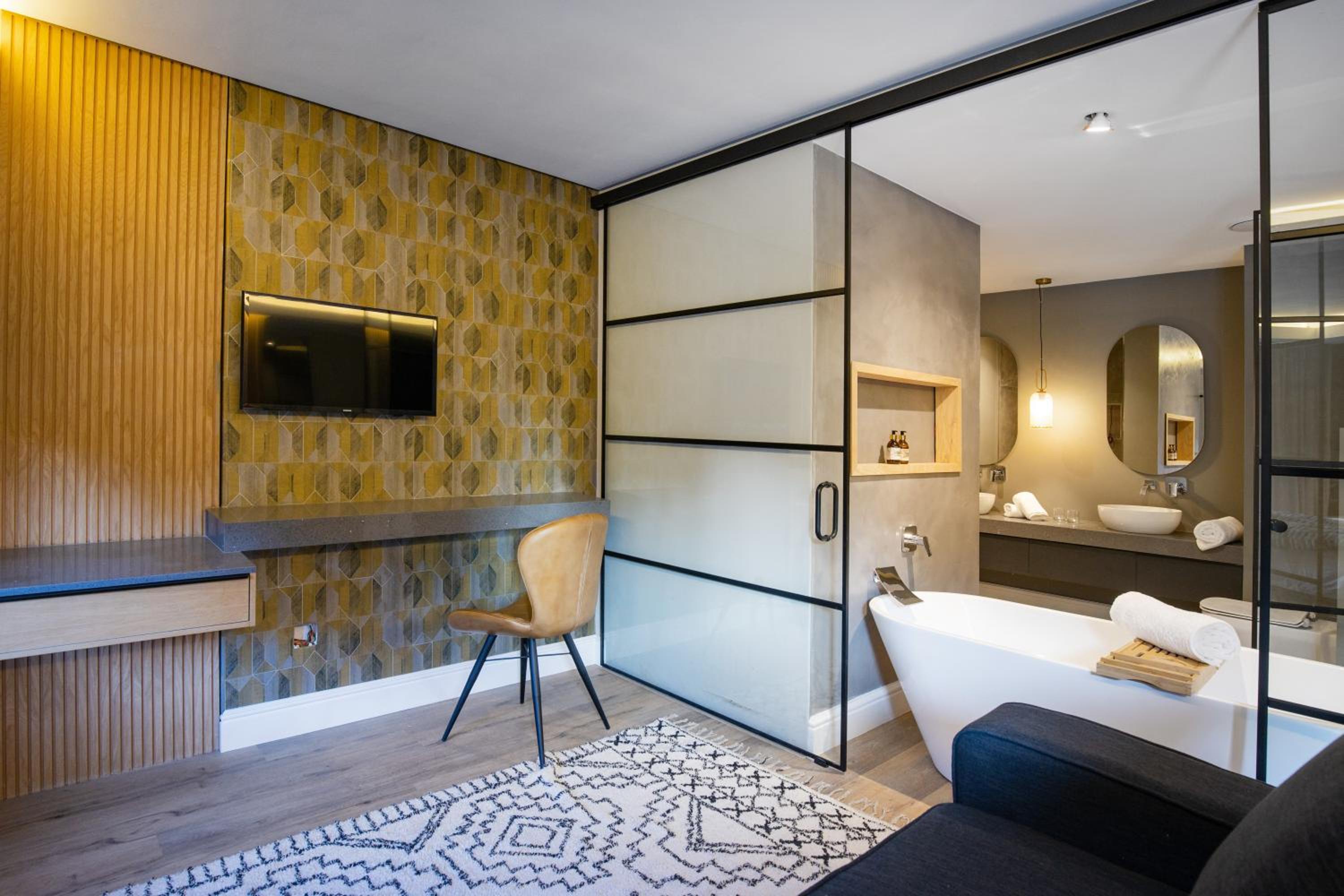 Deluxe Room - Photo 2