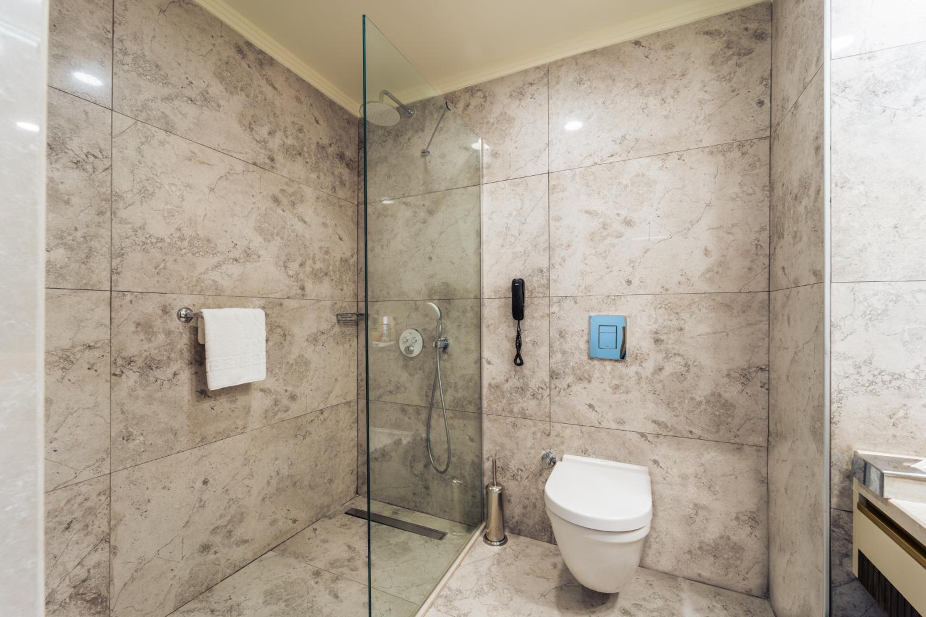 Deluxe Single Room thumbnail 6