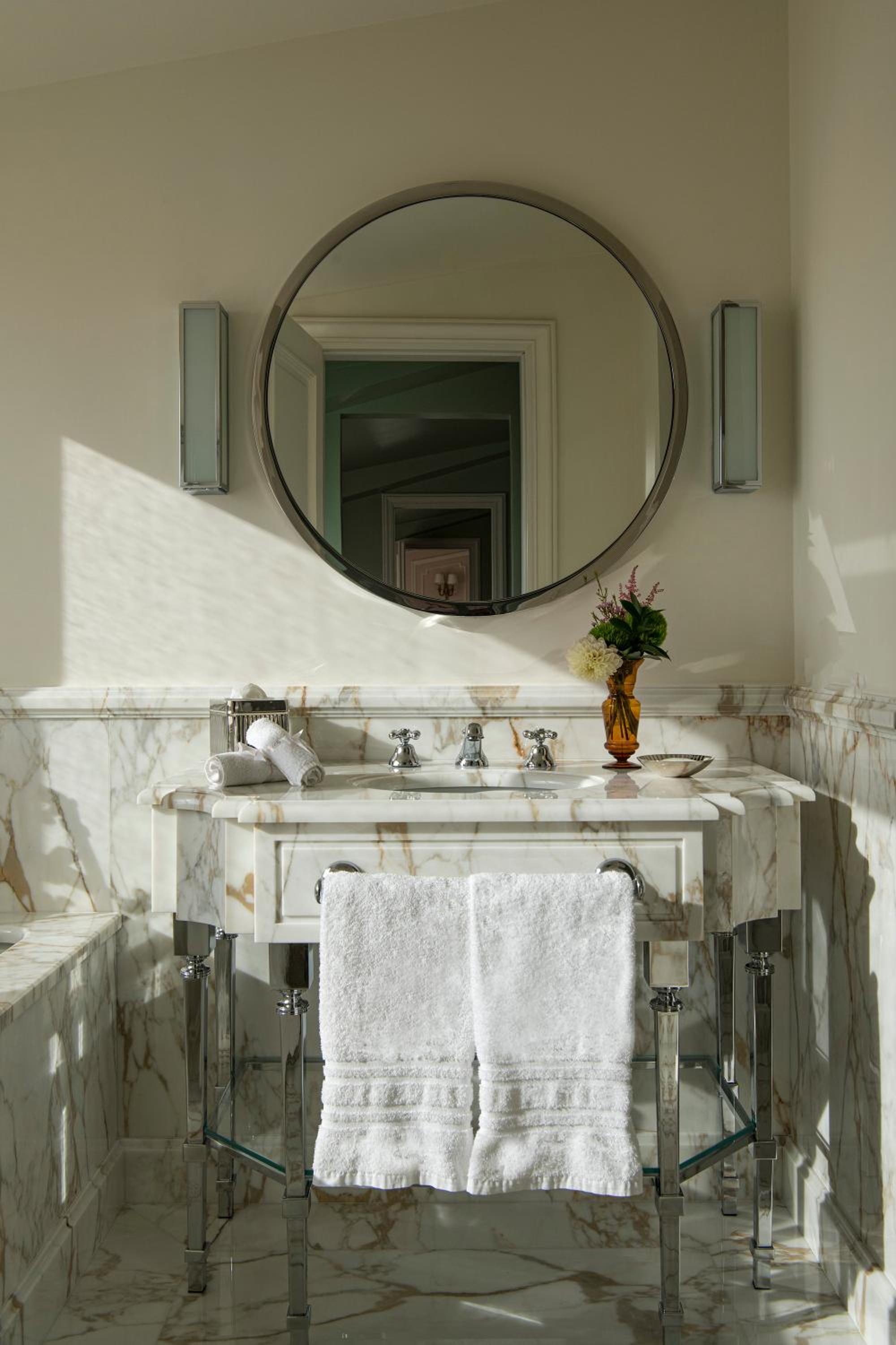 "Eternal Iconic" Suite