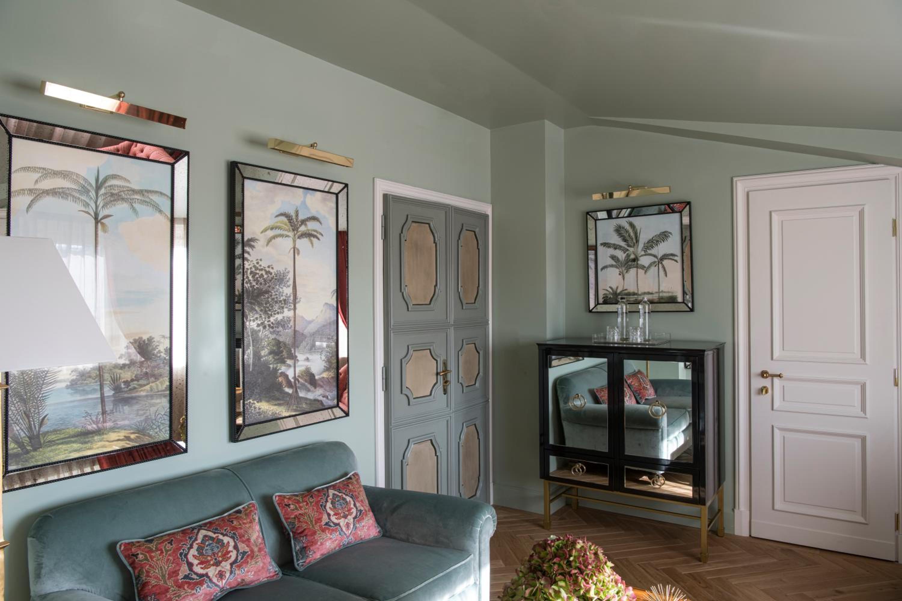 "Eternal Iconic" Suite