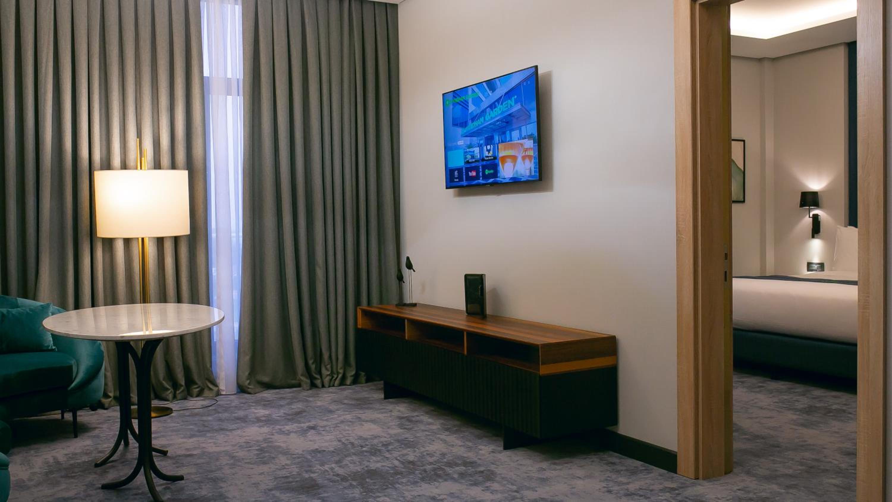 Diplomatic Suite - Photo 11