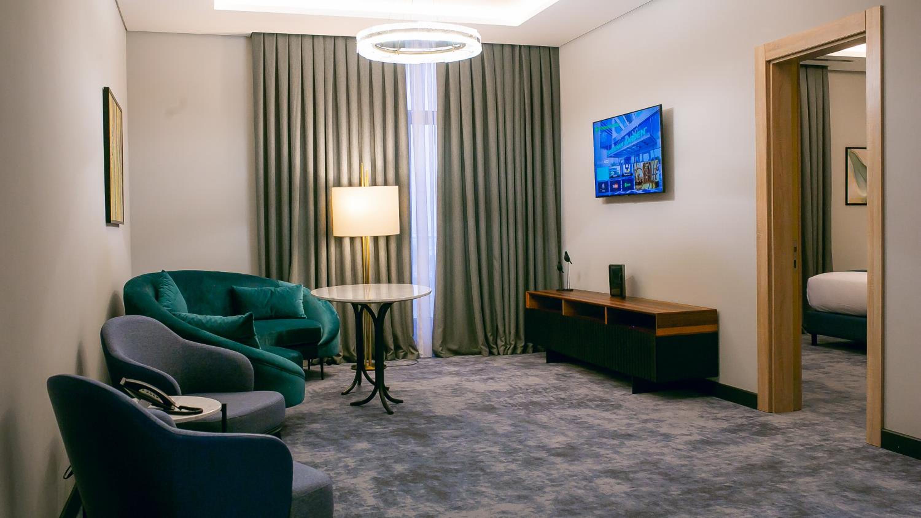 Diplomatic Suite - Photo 10