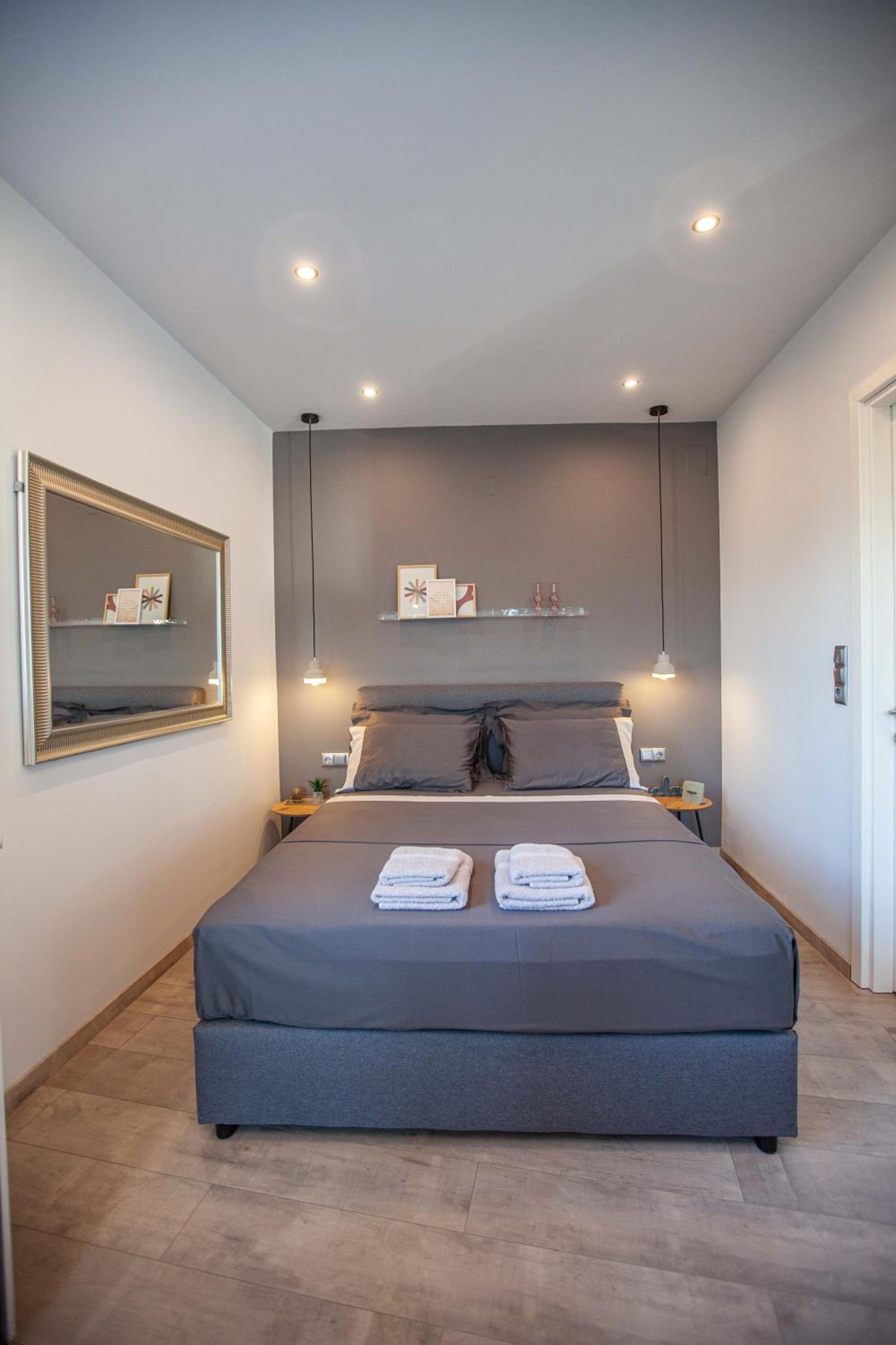 Deluxe Double Room with Balcony - Photo 35