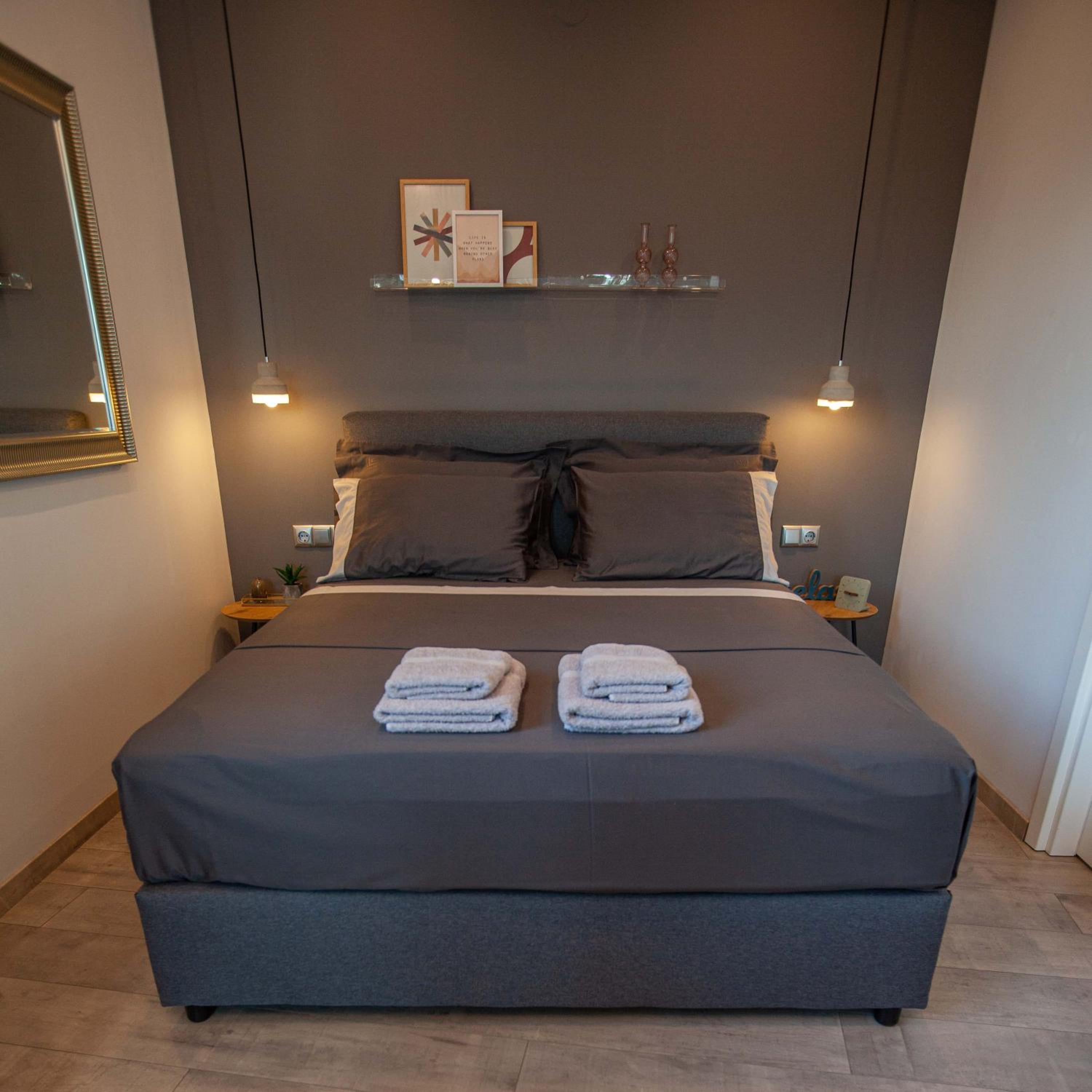 Deluxe Double Room with Balcony - Photo 36