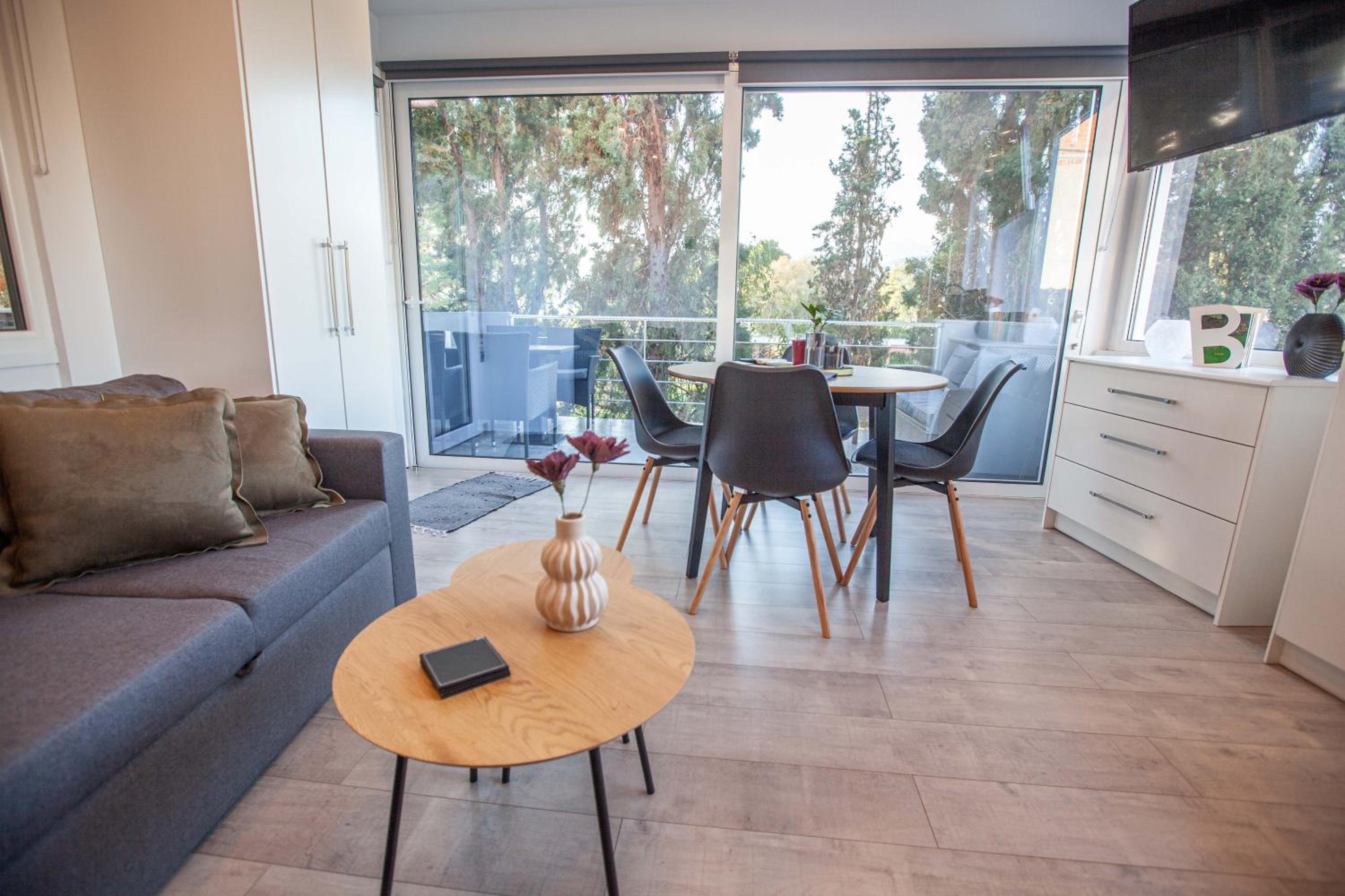 Deluxe Double Room with Balcony - Photo 20