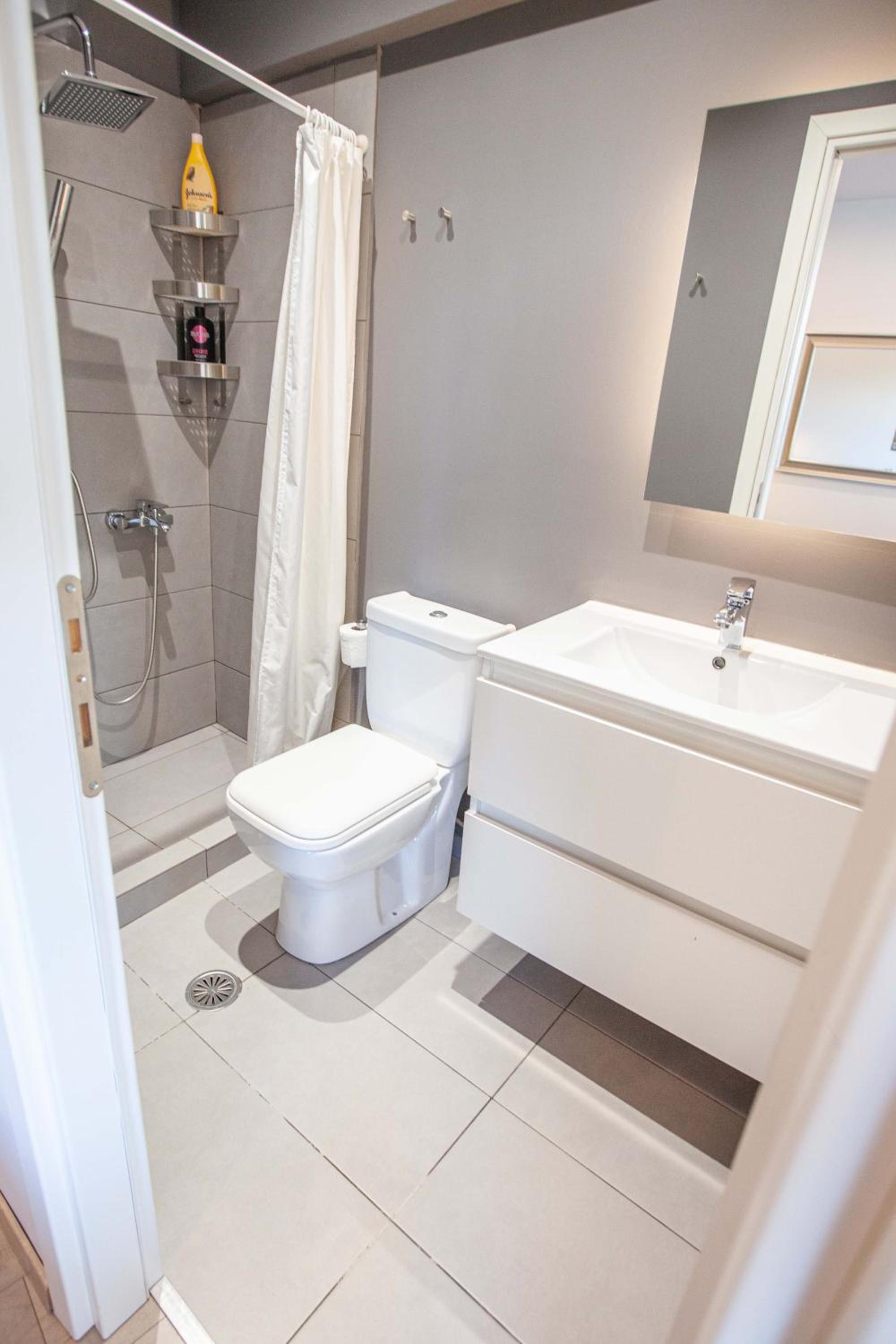 Deluxe Double Room with Balcony - Photo 30