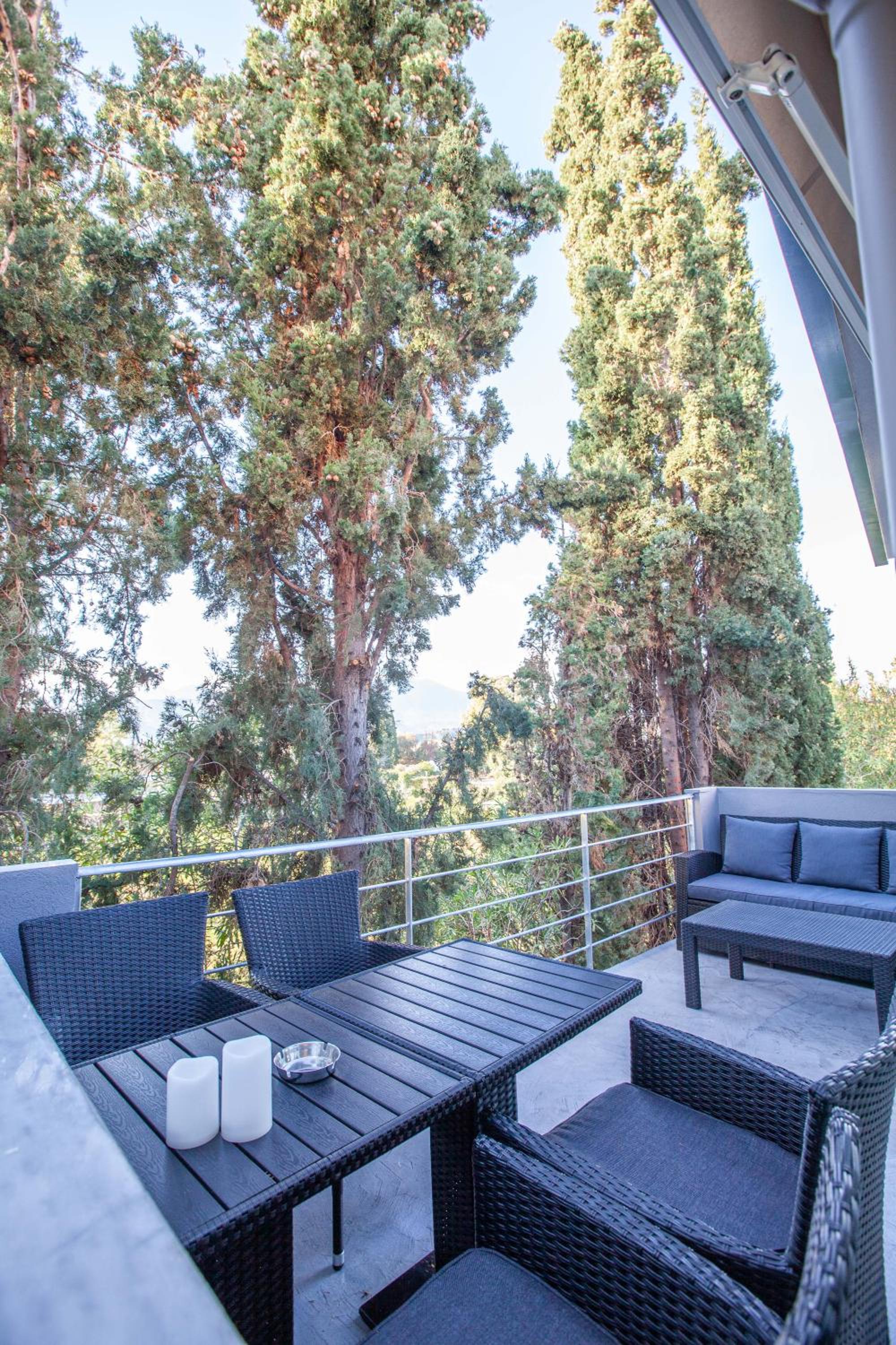 Deluxe Double Room with Balcony - Photo 25