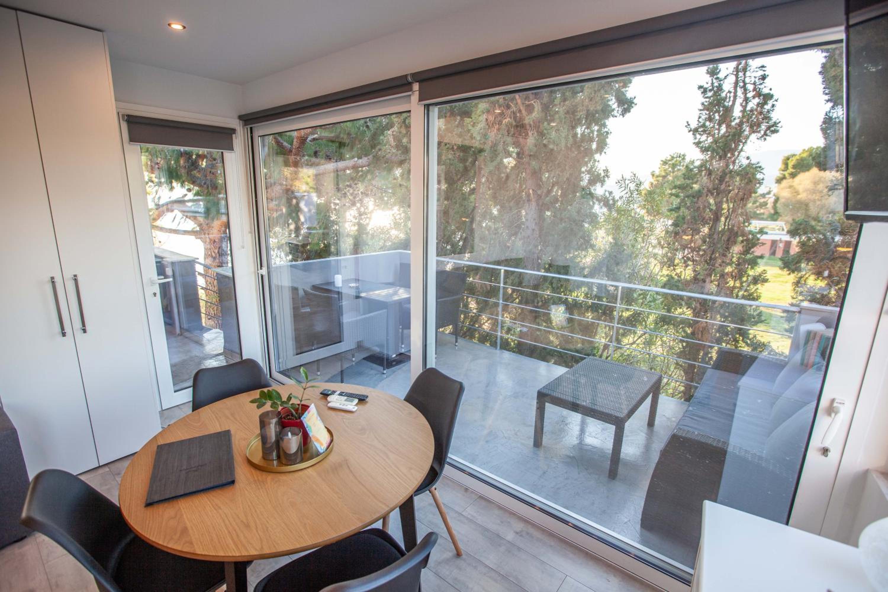 Deluxe Double Room with Balcony - Photo 19