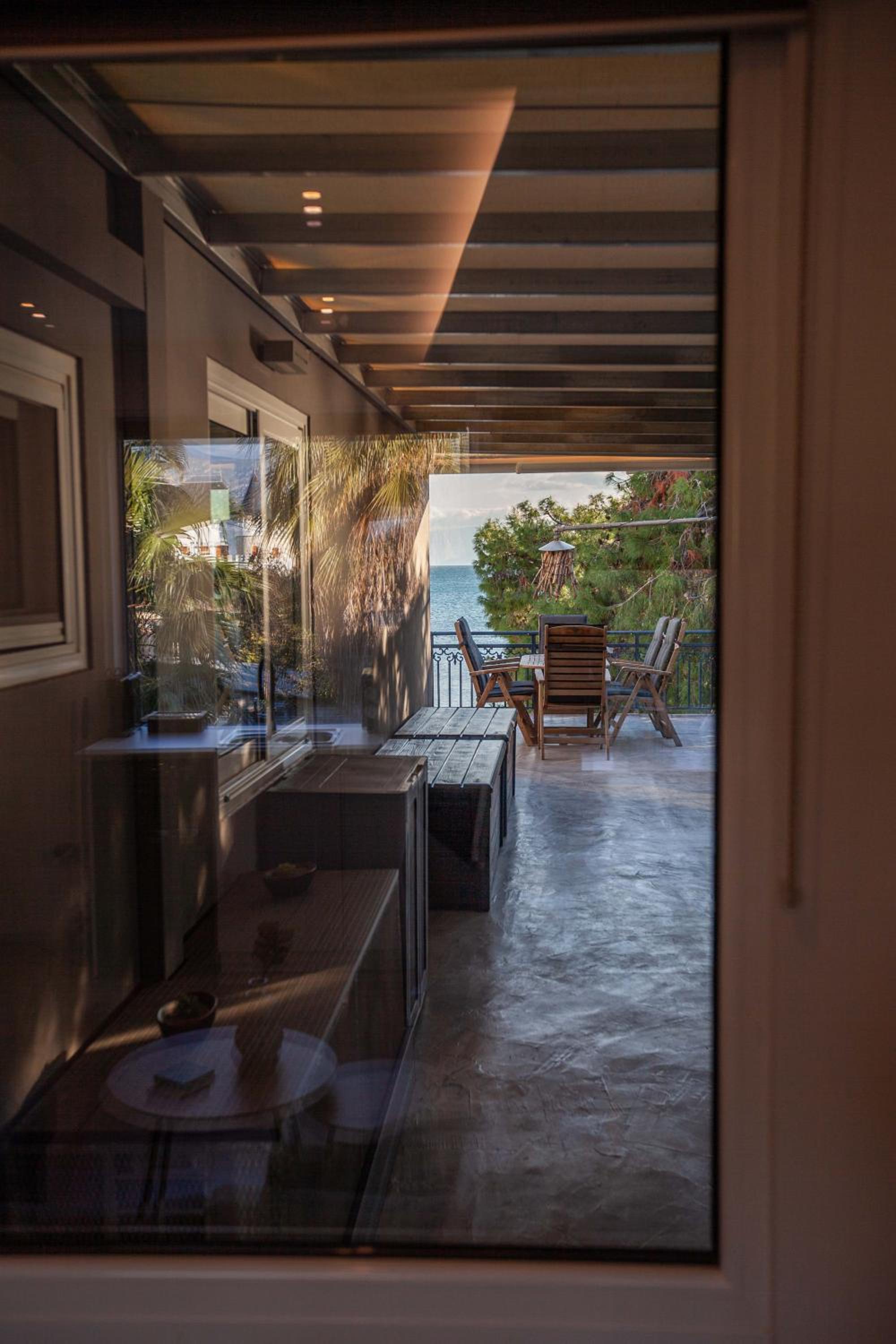 Deluxe Double Room with Balcony - Photo 13