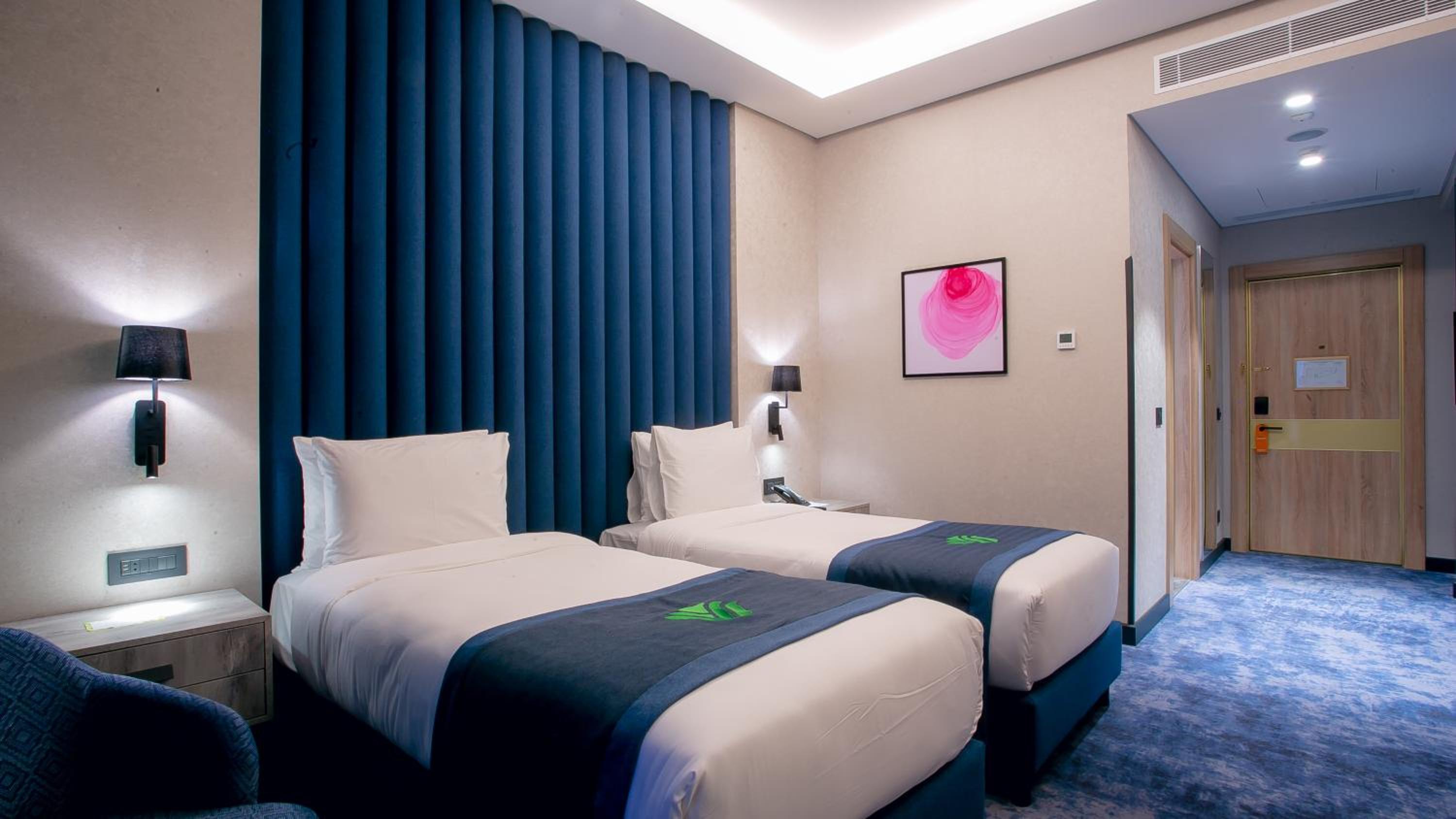 Twin Room - Non-Smoking - Photo 12