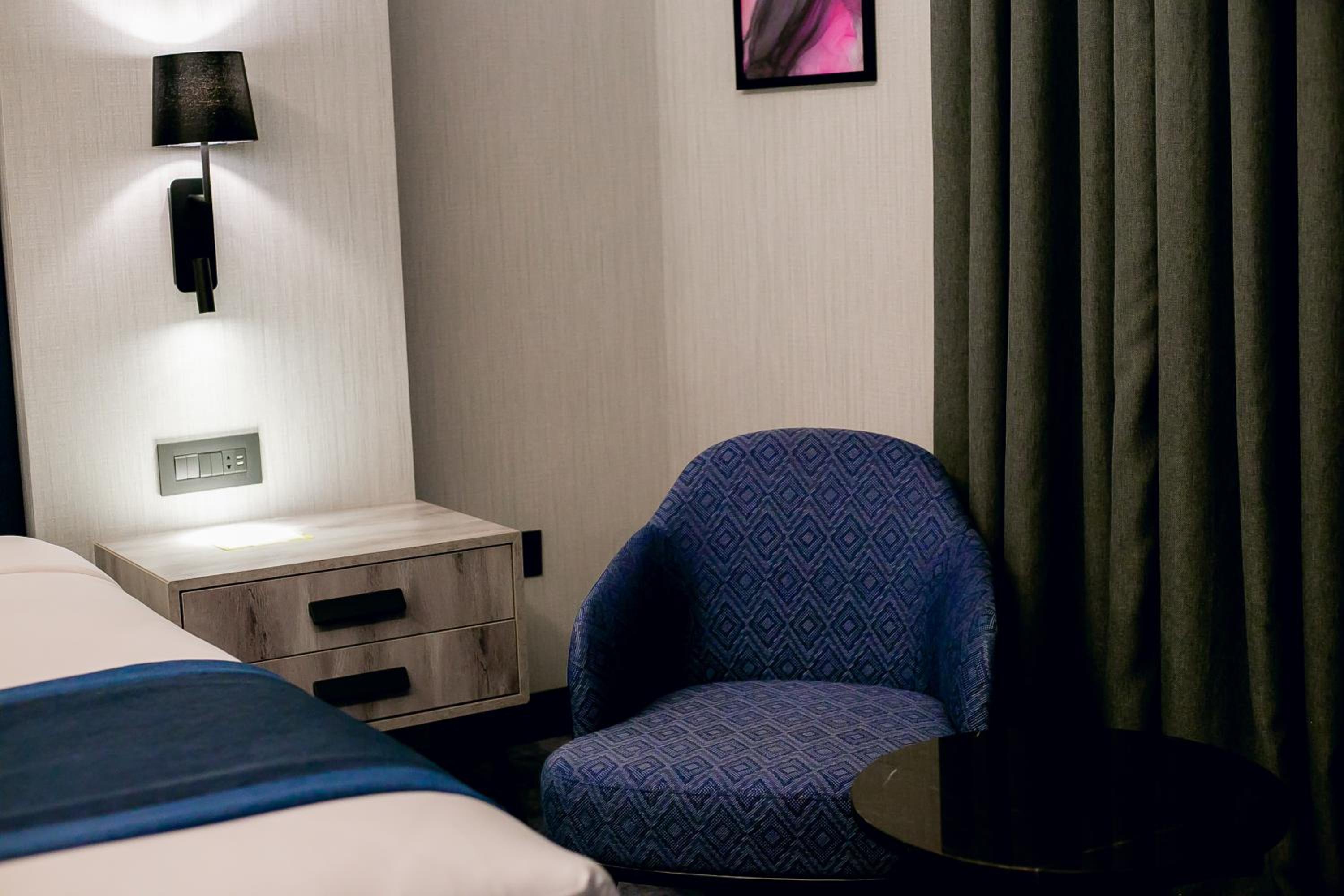 Standard King Room - Non-Smoking - Photo 14