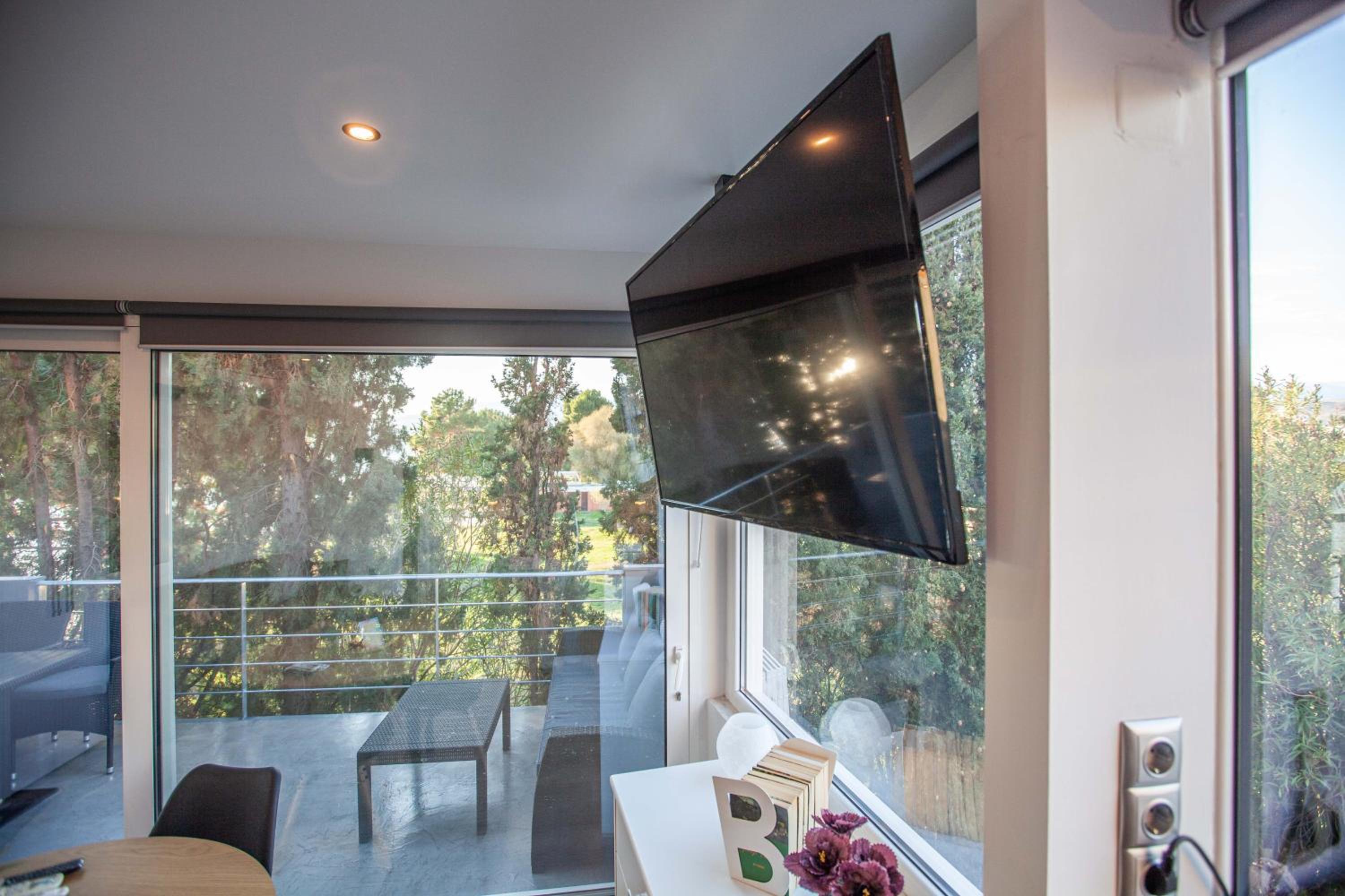 Deluxe Double Room with Balcony - Photo 11