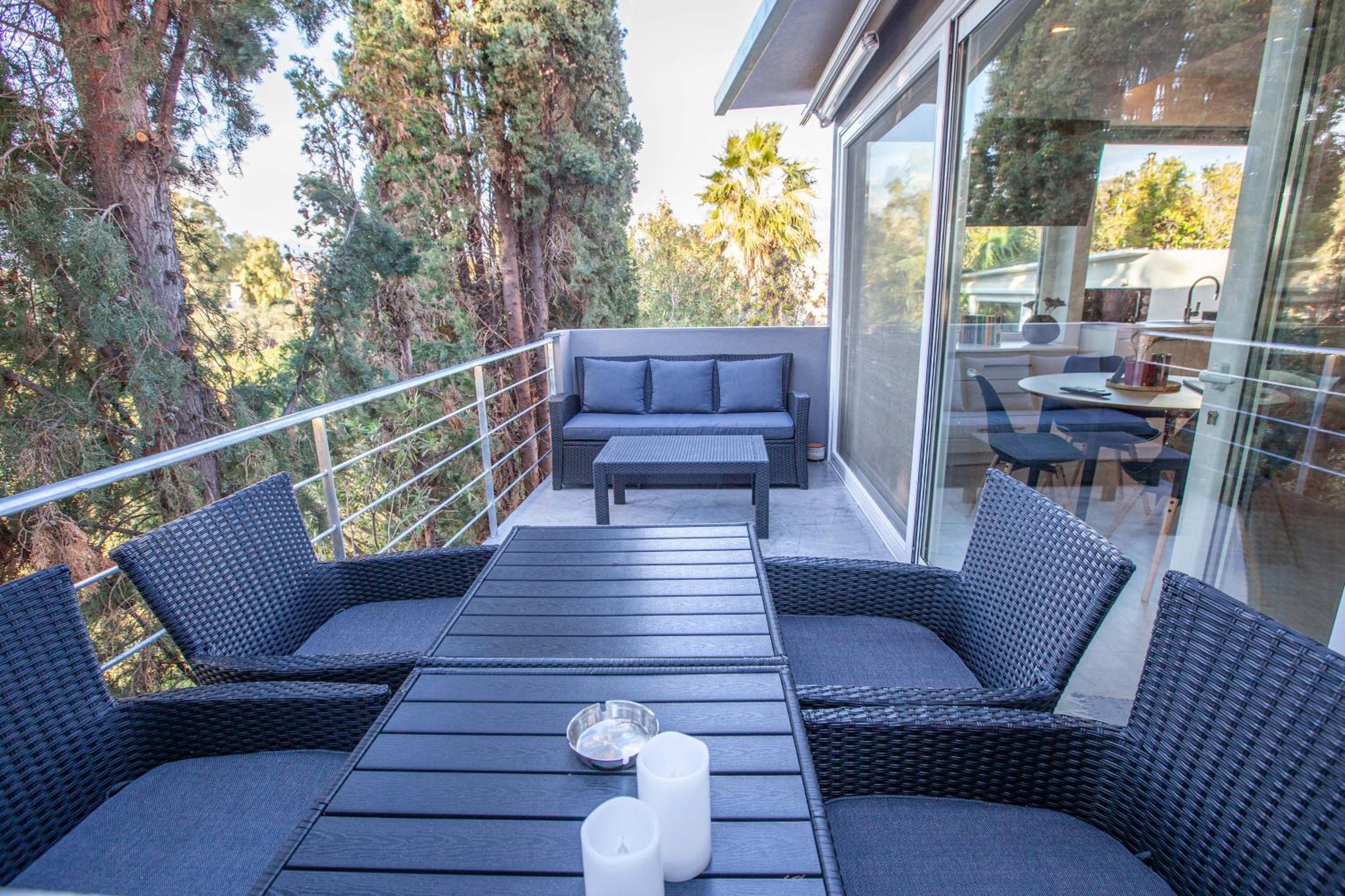 Deluxe Double Room with Balcony - Photo 27