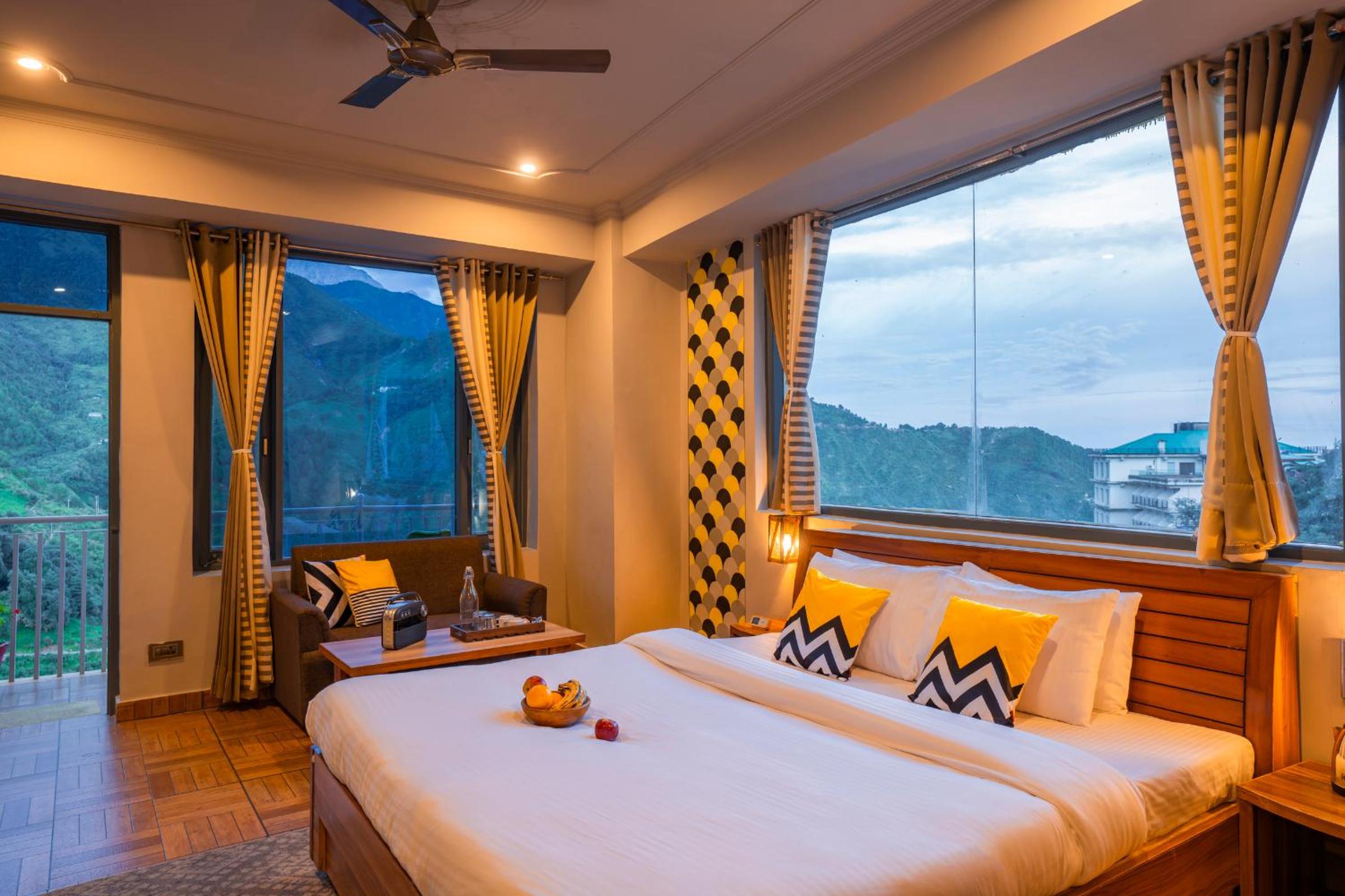 Deluxe Double Room with Balcony - Mountain View photo 2