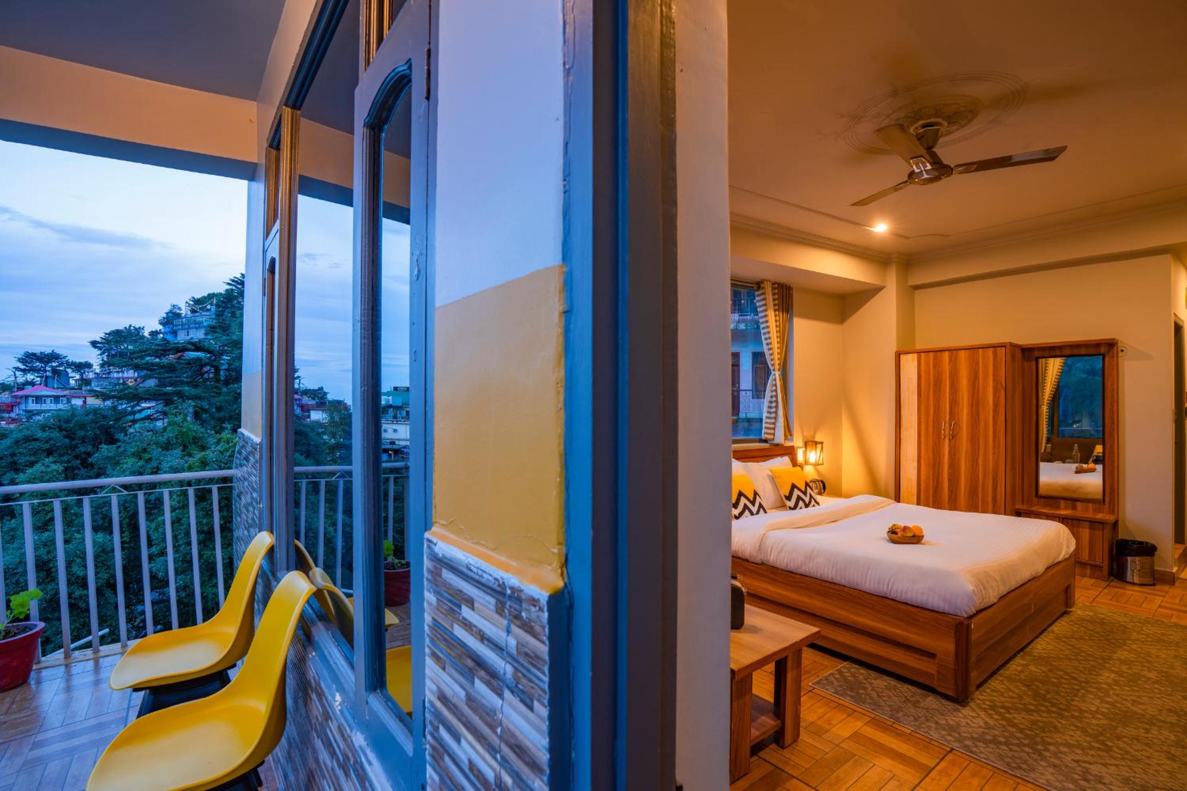 Deluxe Double Room with Balcony - Mountain View photo 3