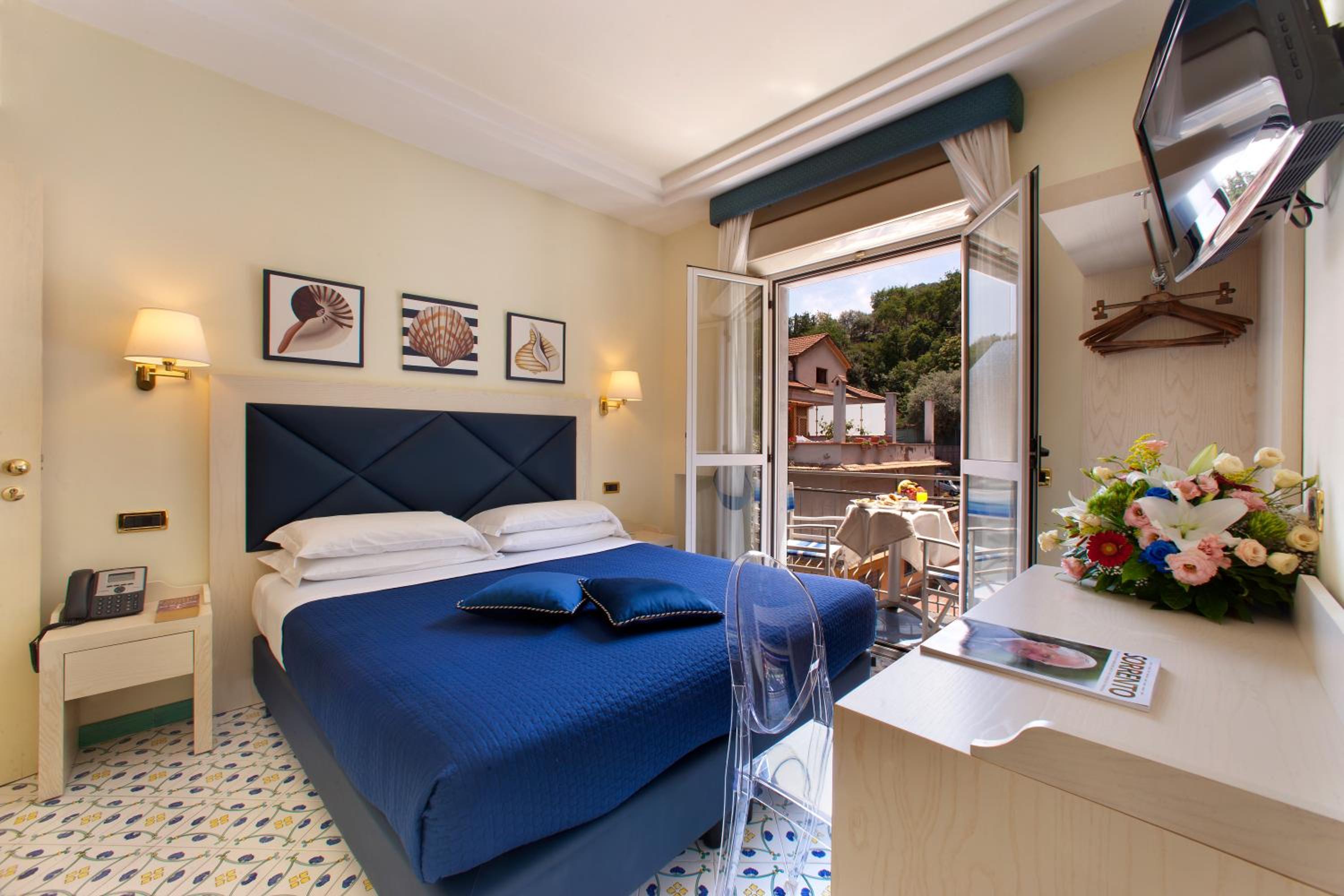 Superior Double Room with Balcony - Photo 1