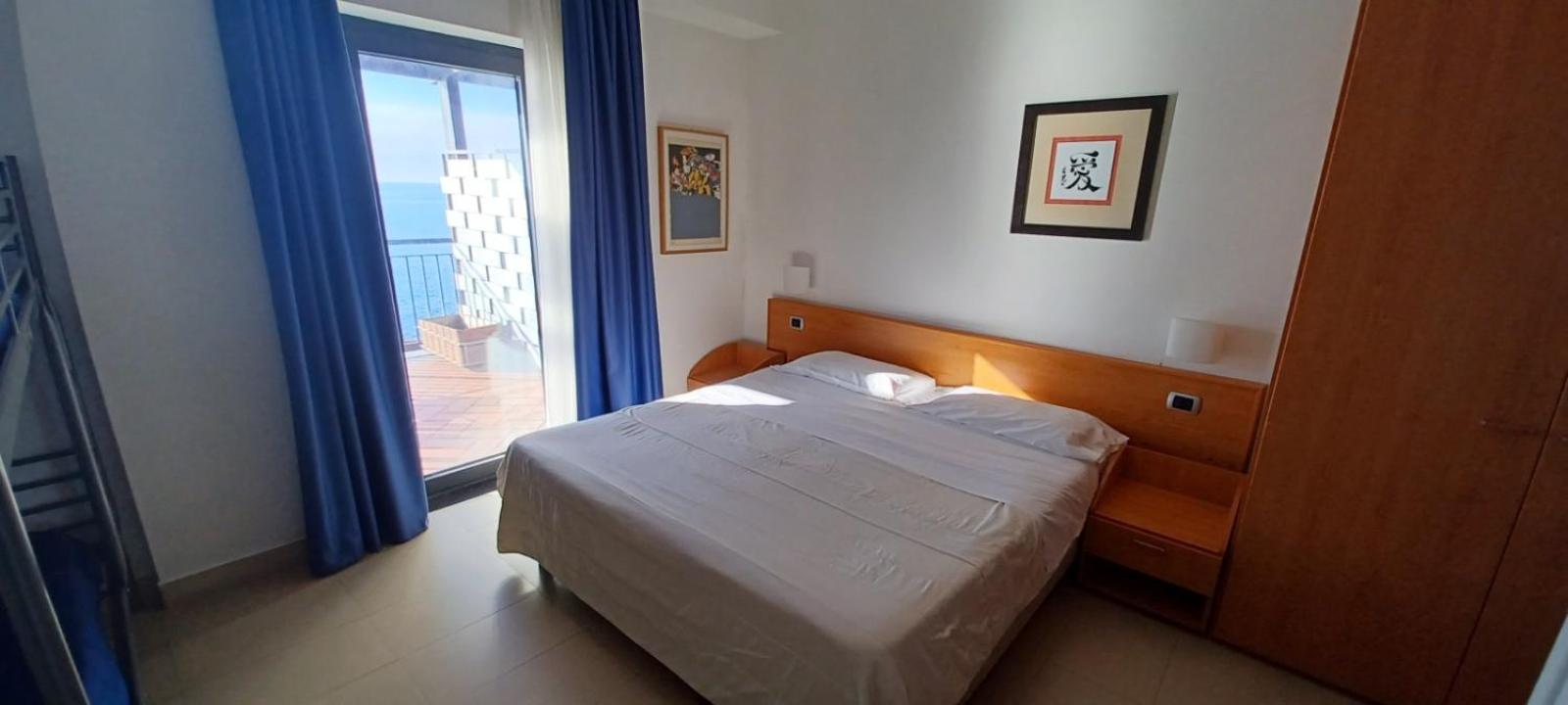 Double Room with Sea View - Photo 1
