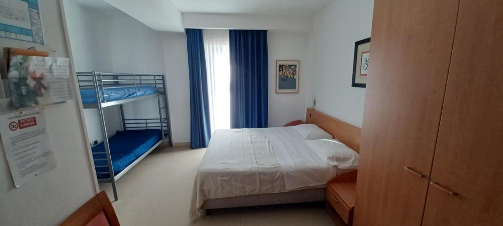 Double Room with Sea View - Photo 3