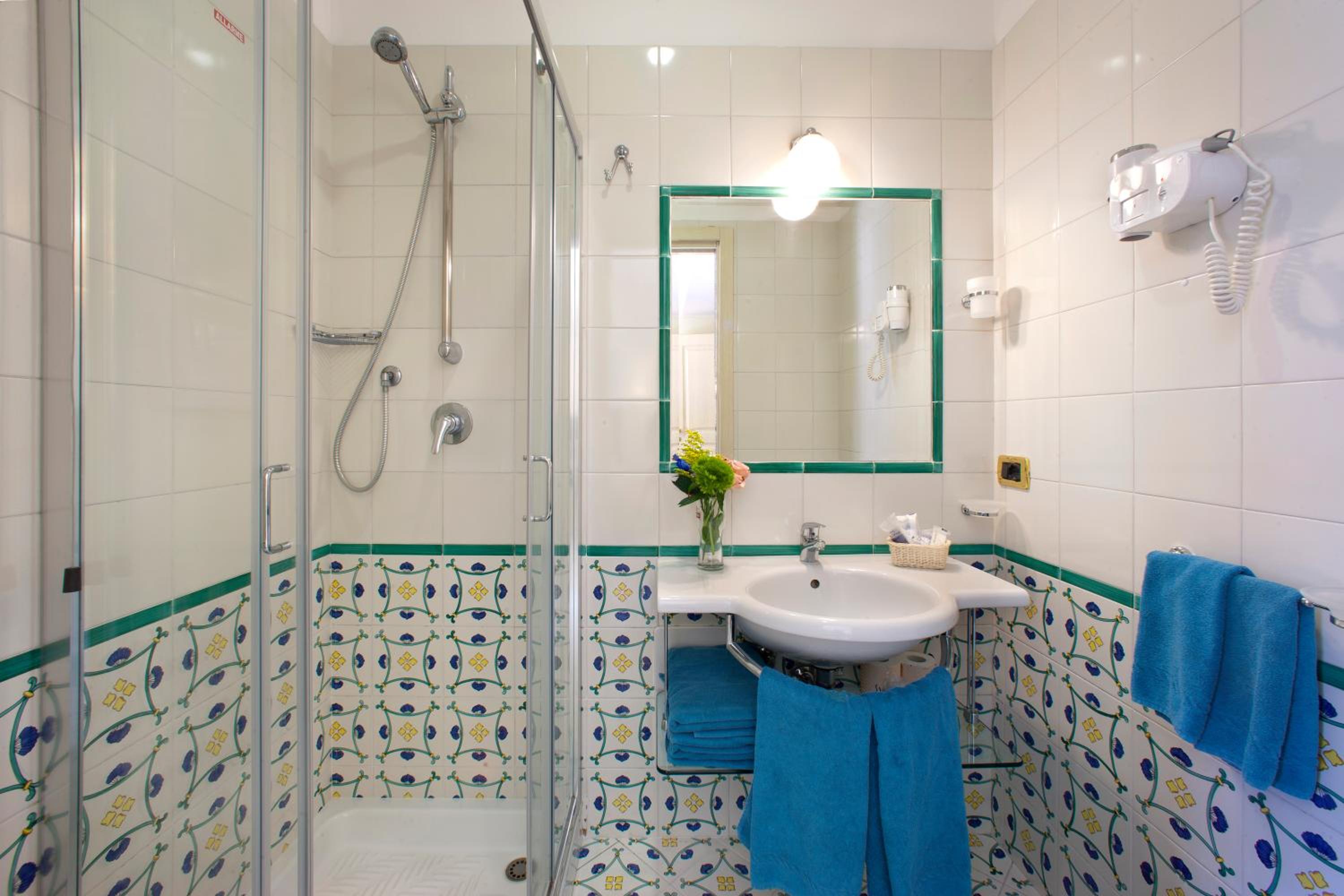 Superior Double Room with Sea View - Photo 4
