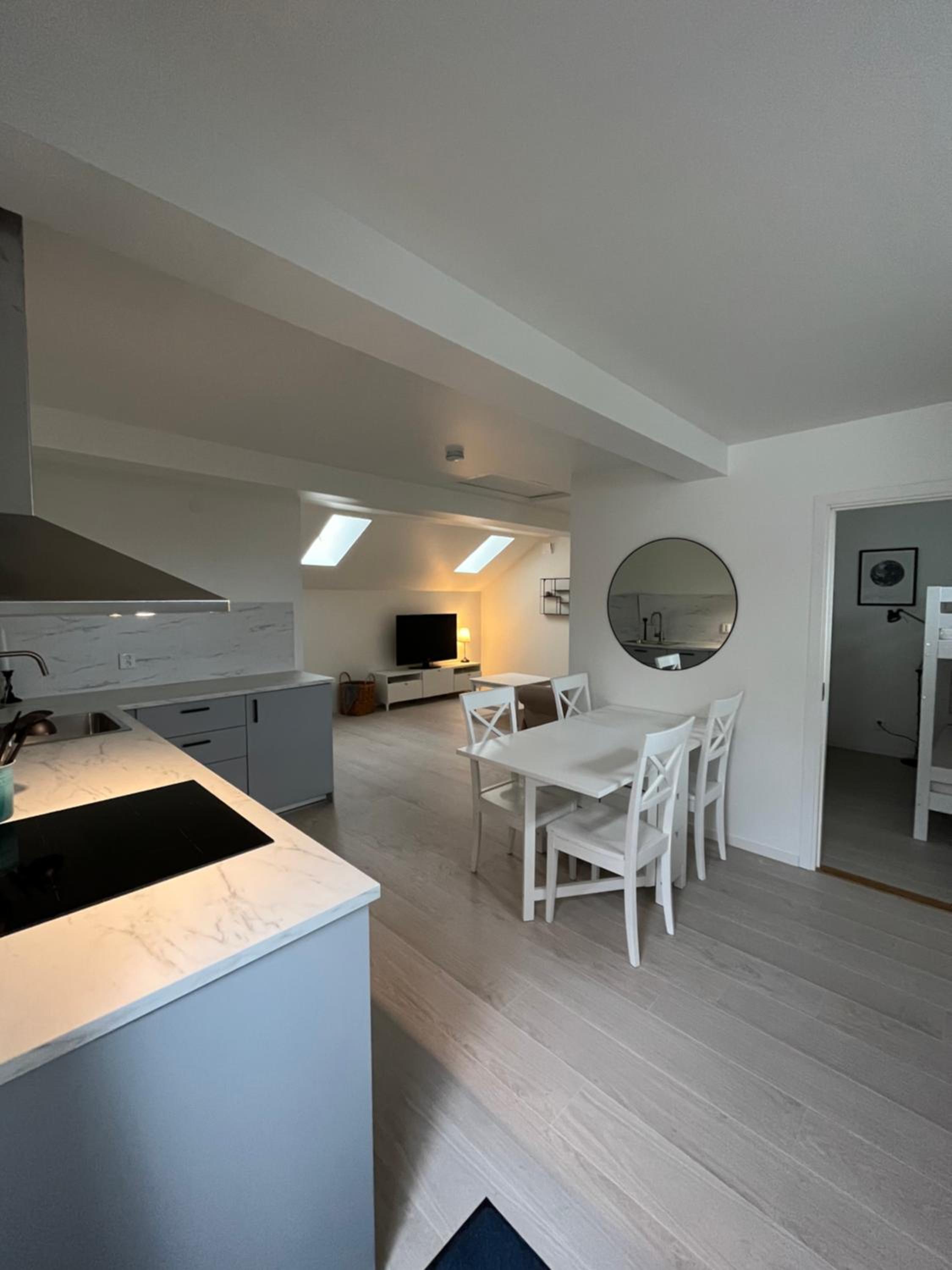 One-Bedroom Apartment photo 1