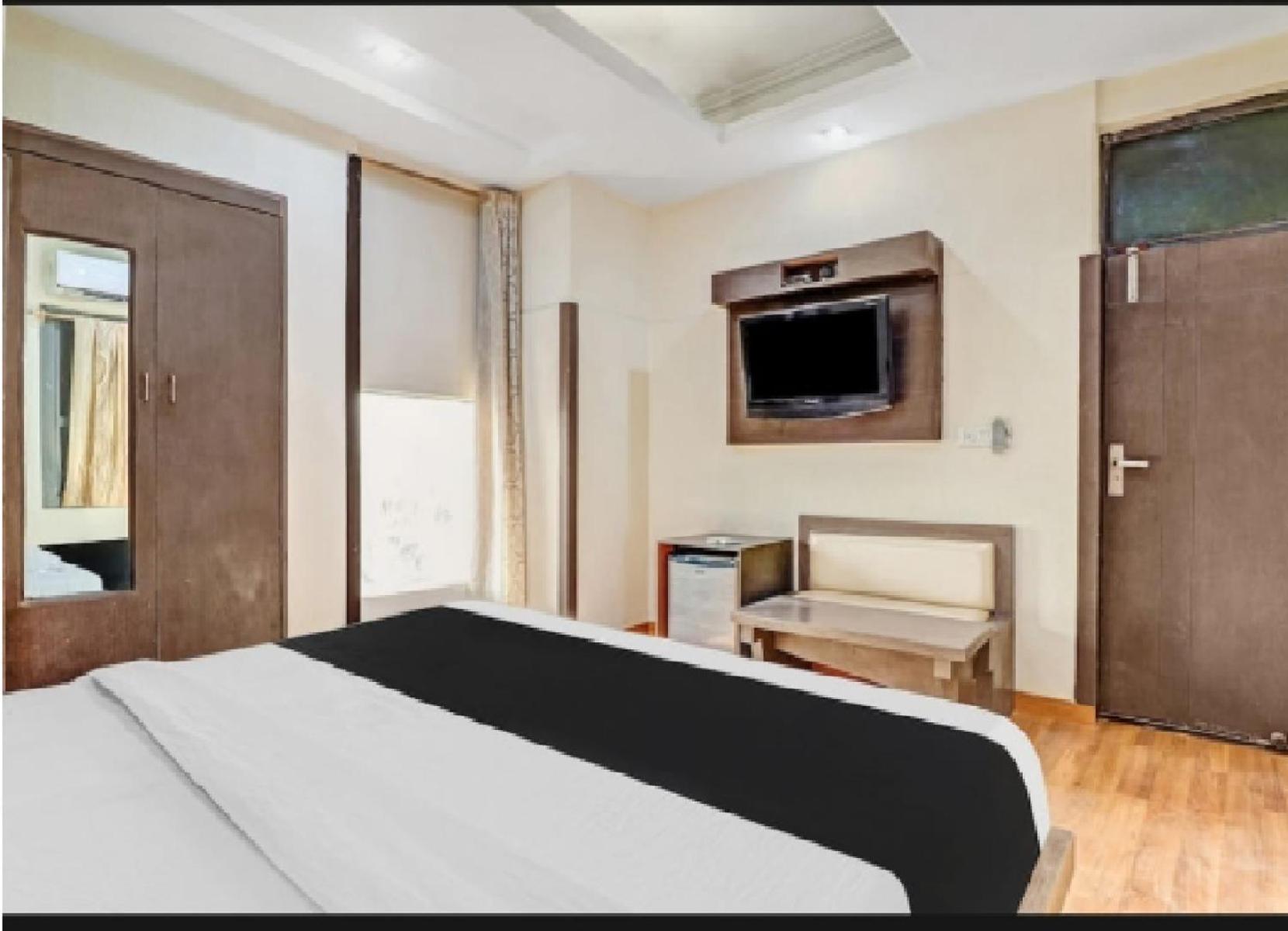 Deluxe Double Room (2 Adults + 1 Child)