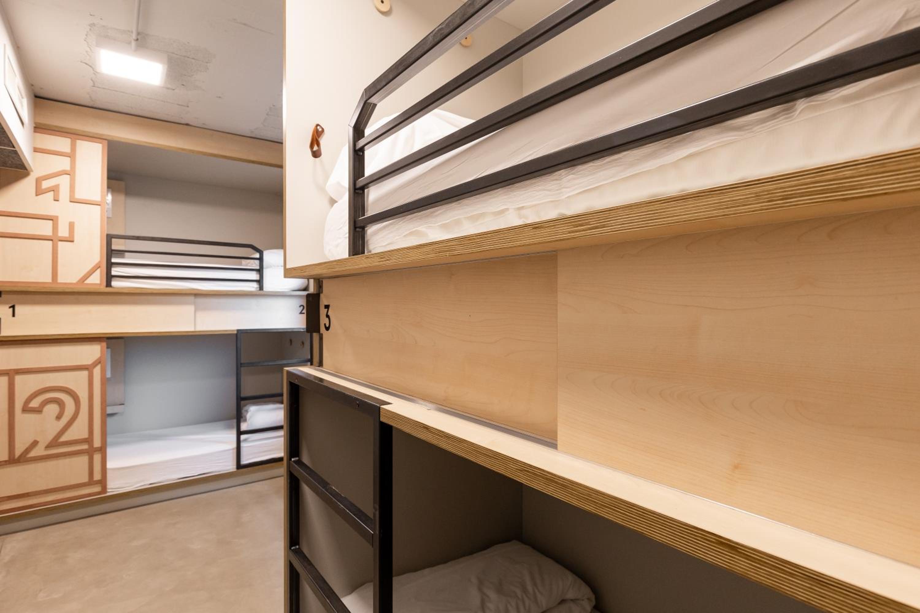 Quadruple Room with Private Bathroom photo 2