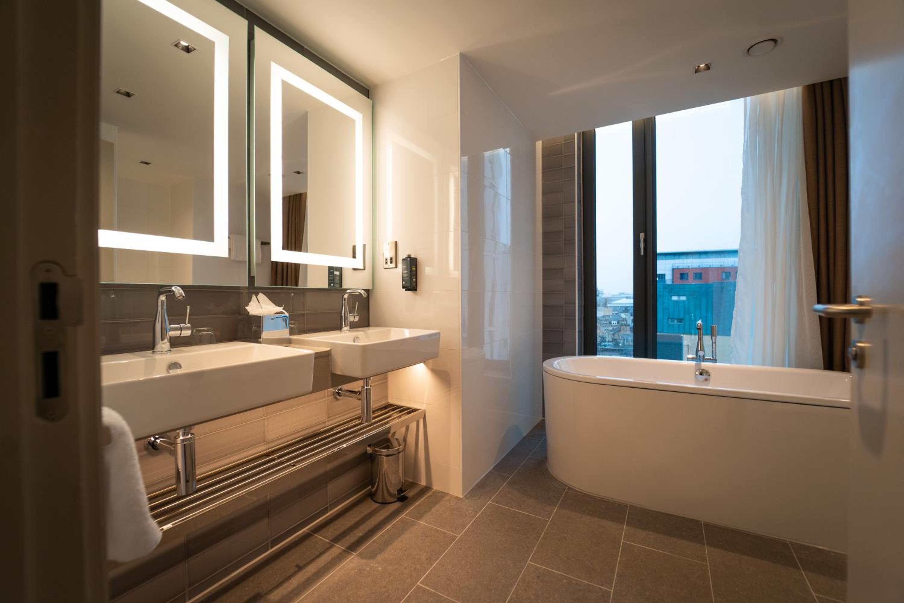 Suite - Photo 7