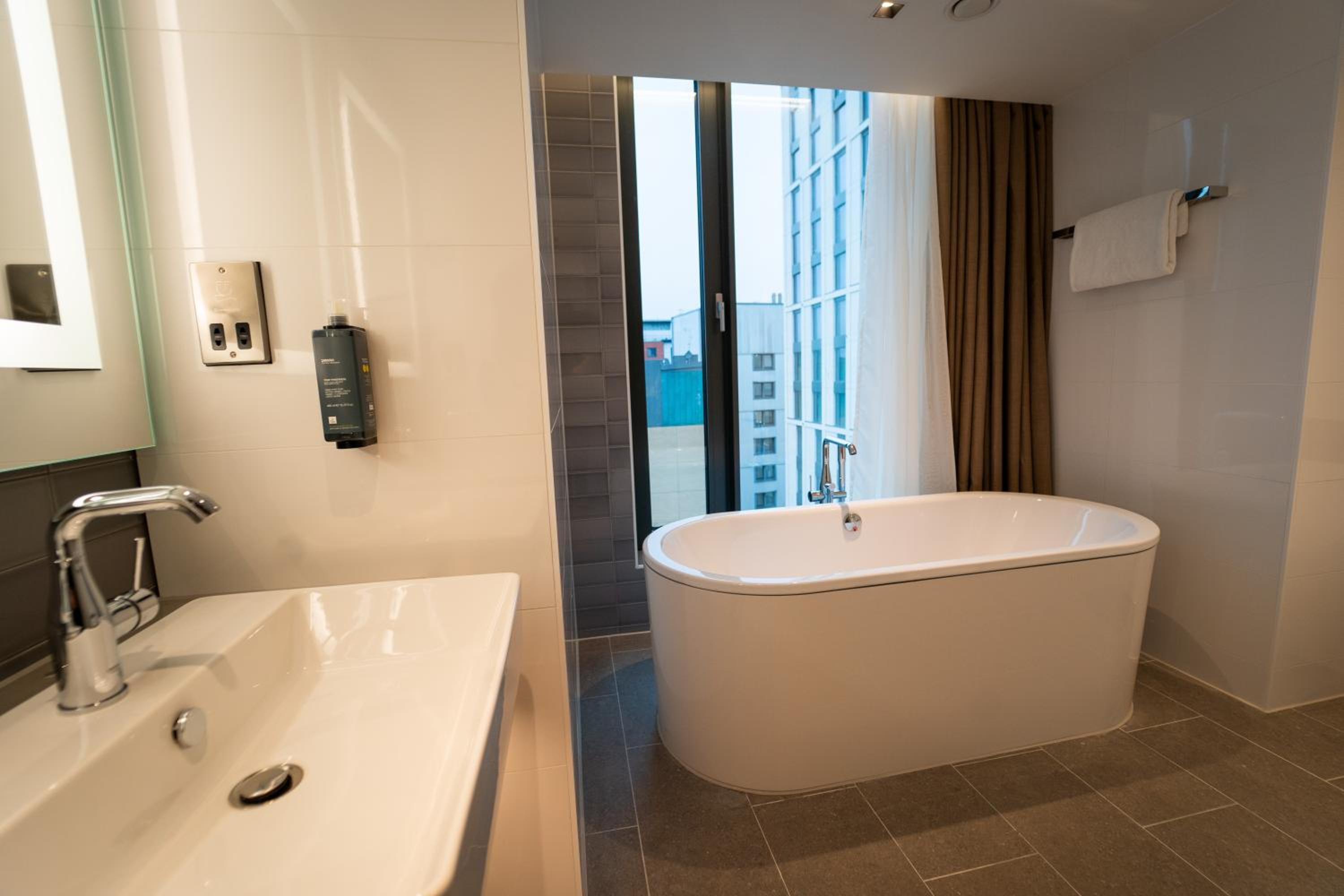 Suite - Photo 6