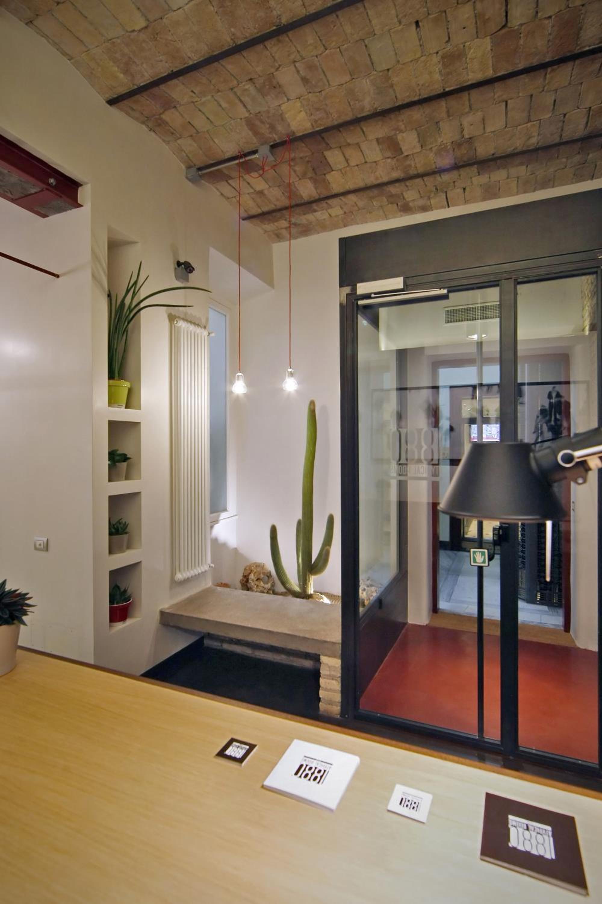 Annex Building Room with View thumbnail 5