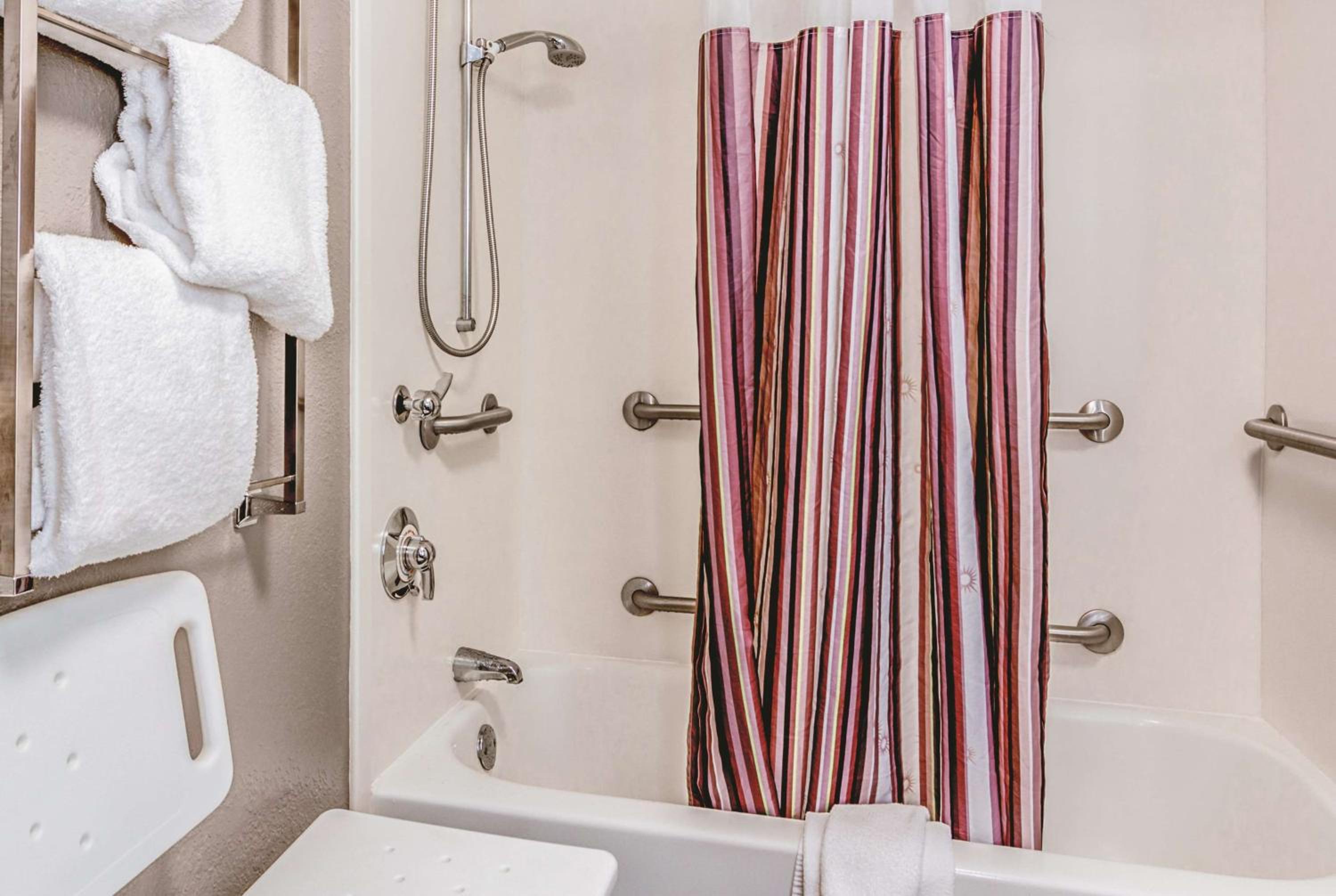 King Room - Disability Access - Photo 4