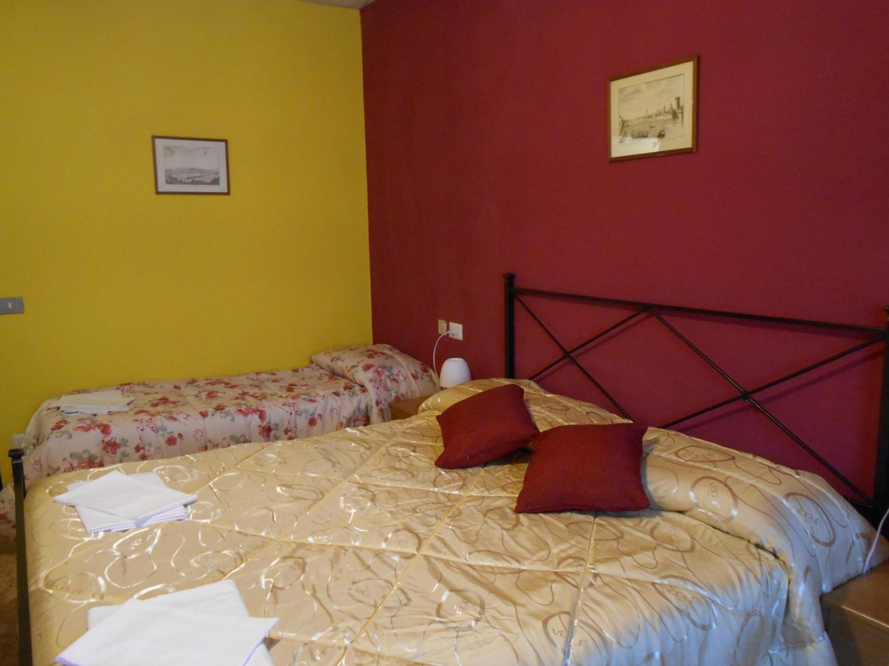 Quadruple Room with Private Bathroom - Photo 1