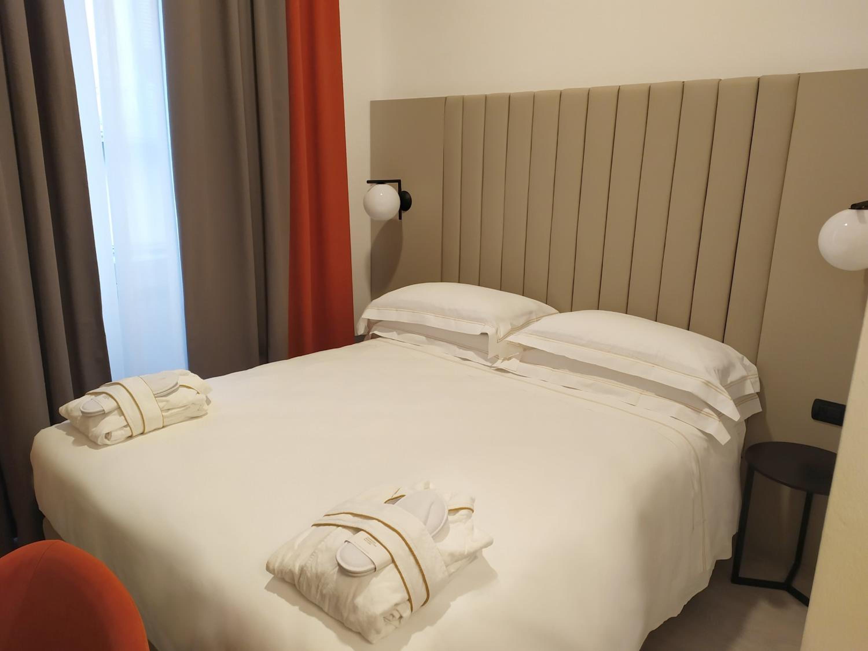 Small Double Room photo 1