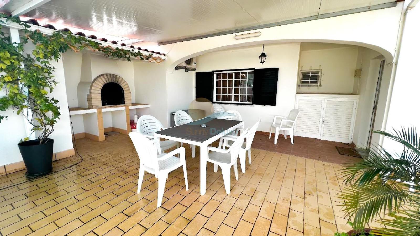 Four-Bedroom House photo 2