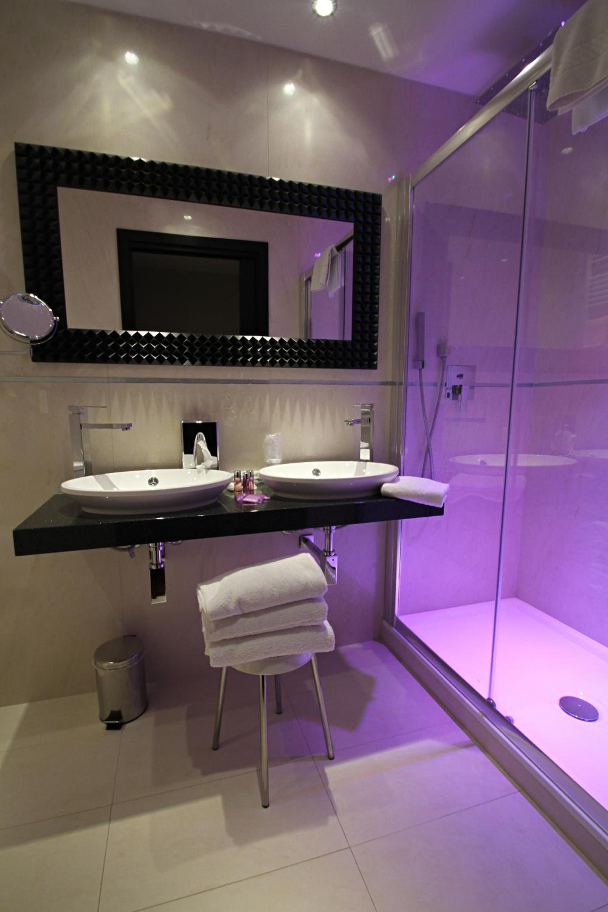 Deluxe Room - Photo 5