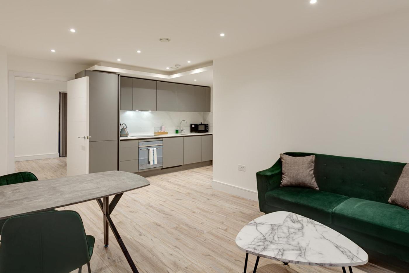 One Bedroom Apartment - Balcony photo 1