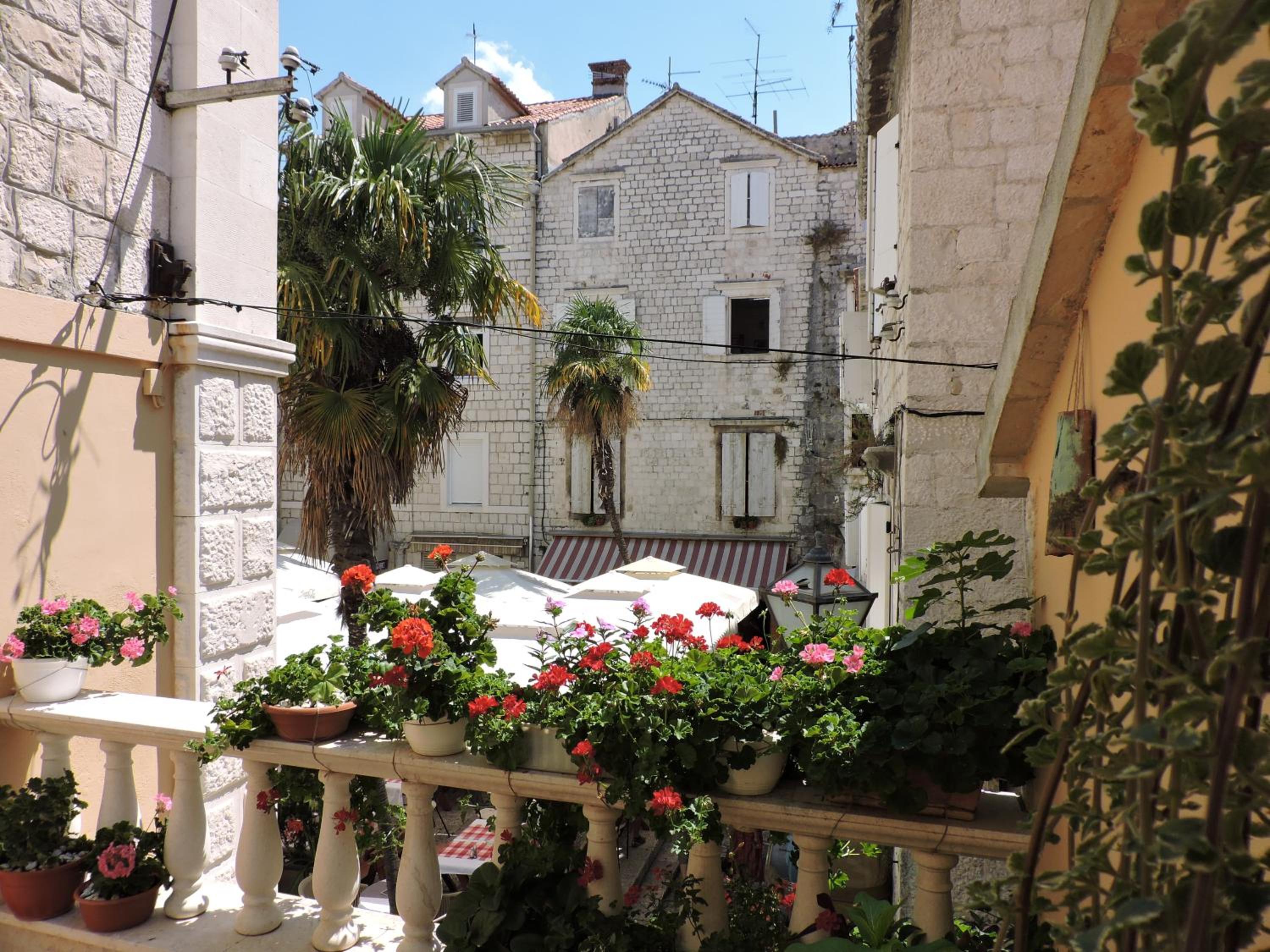 Family Studio with Private Terrace - Photo 25