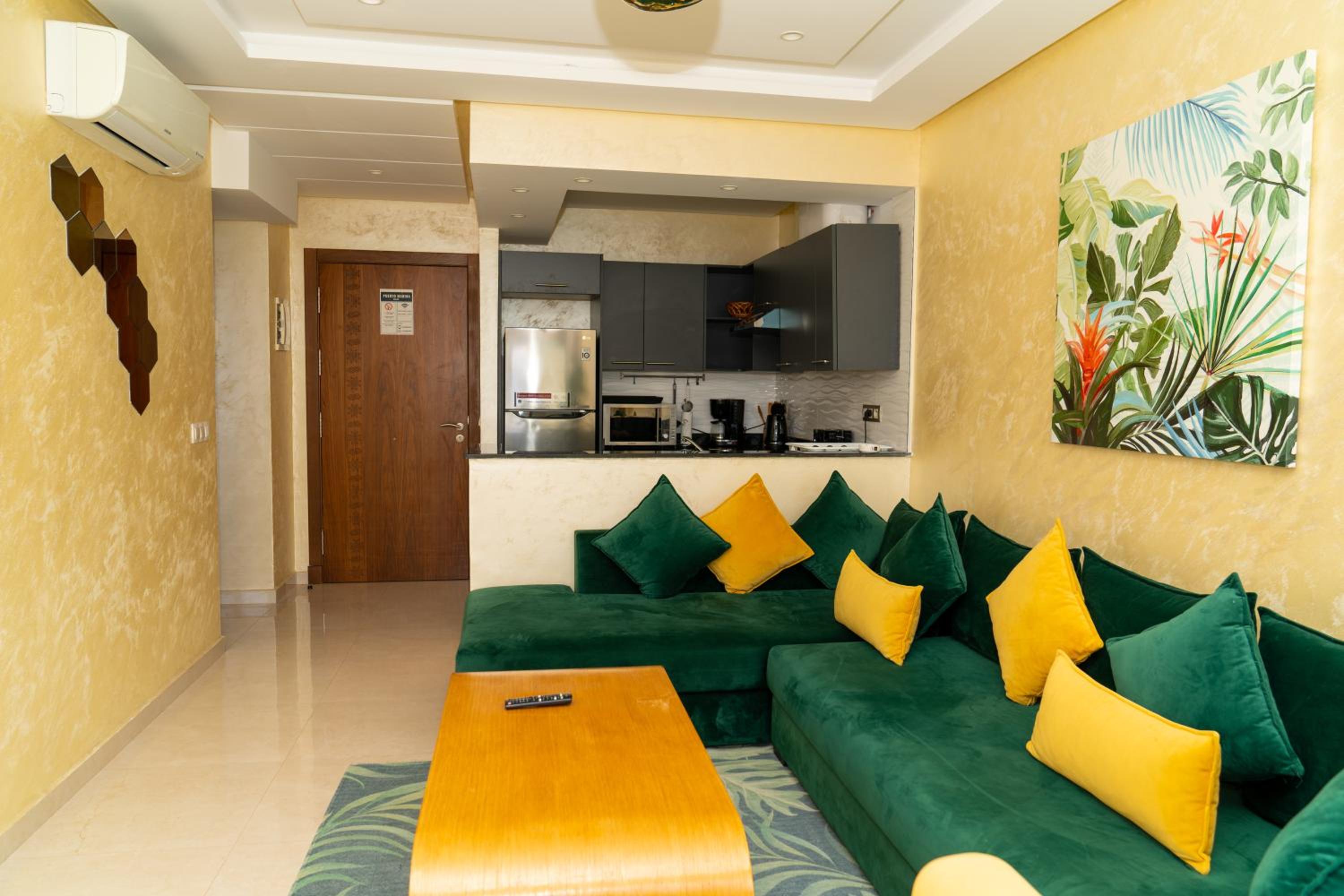 Apartment with Sea View - Photo 9