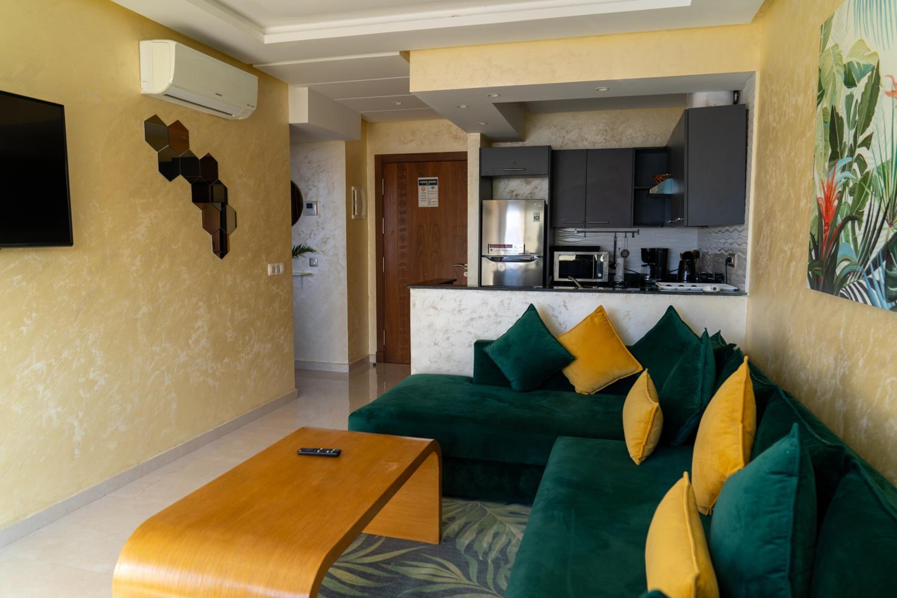 Apartment with Sea View - Photo 8