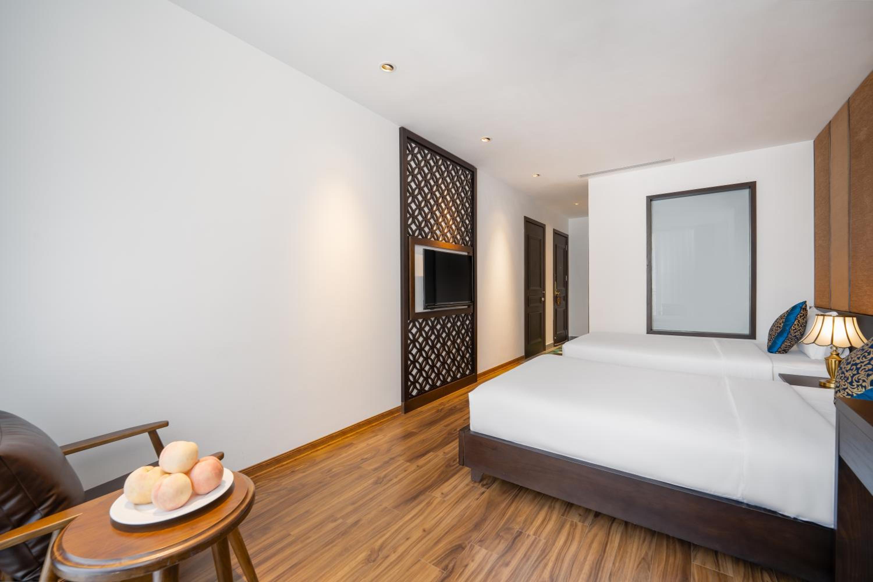 Deluxe Twin Room with Balcony - Photo 8