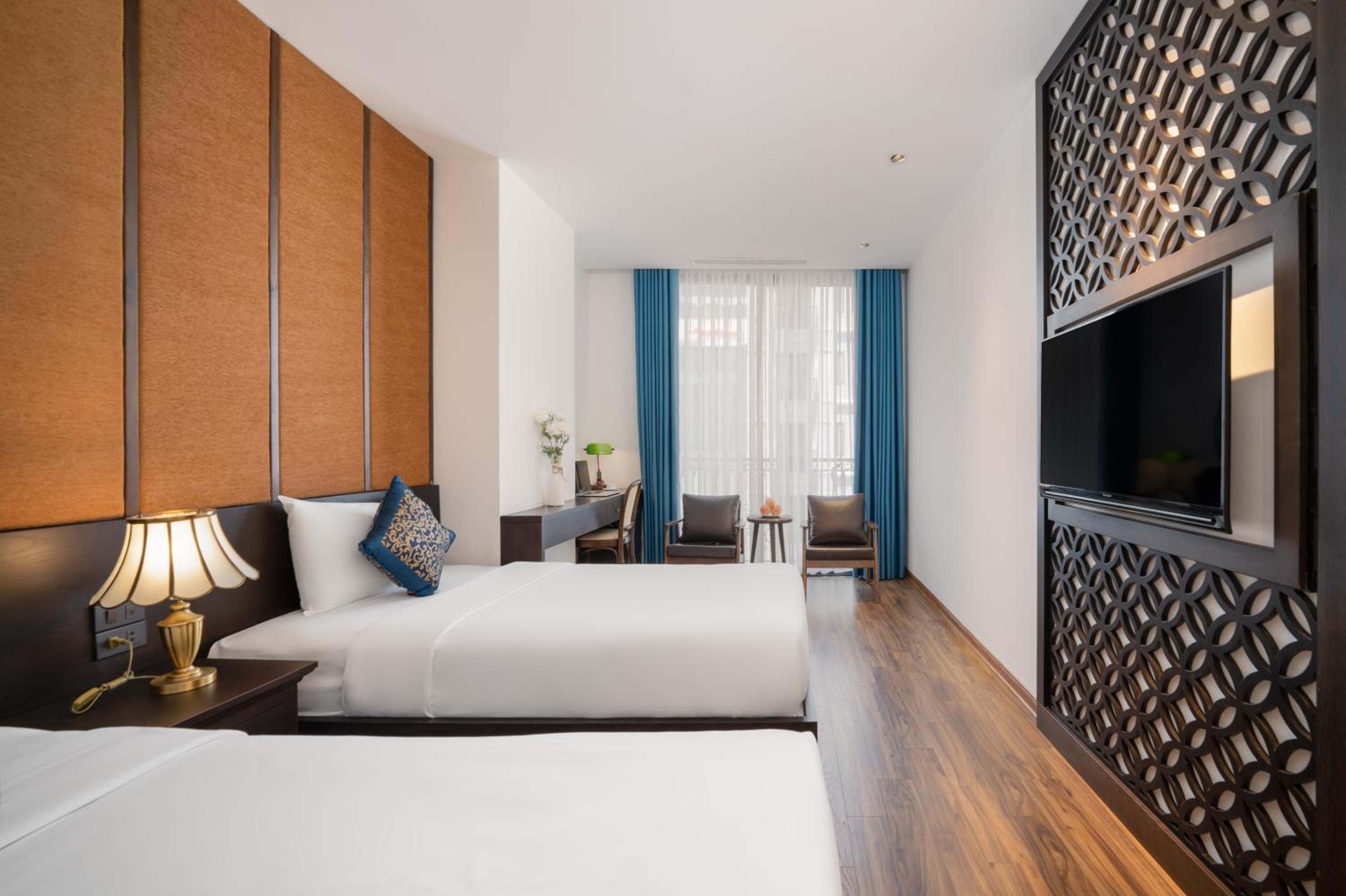 Deluxe Twin Room with Balcony - Photo 5