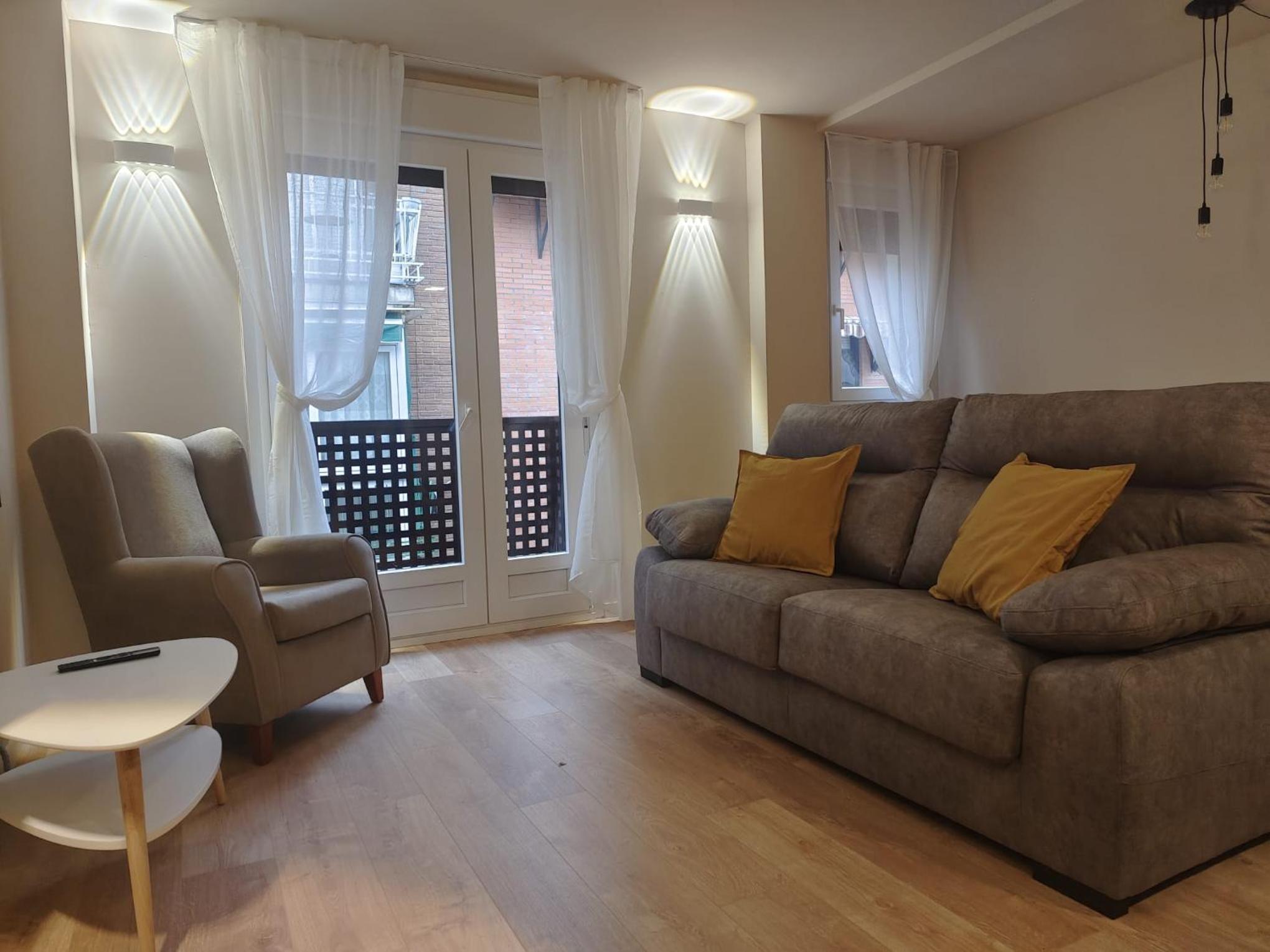 One-Bedroom Standard Apartment photo 2