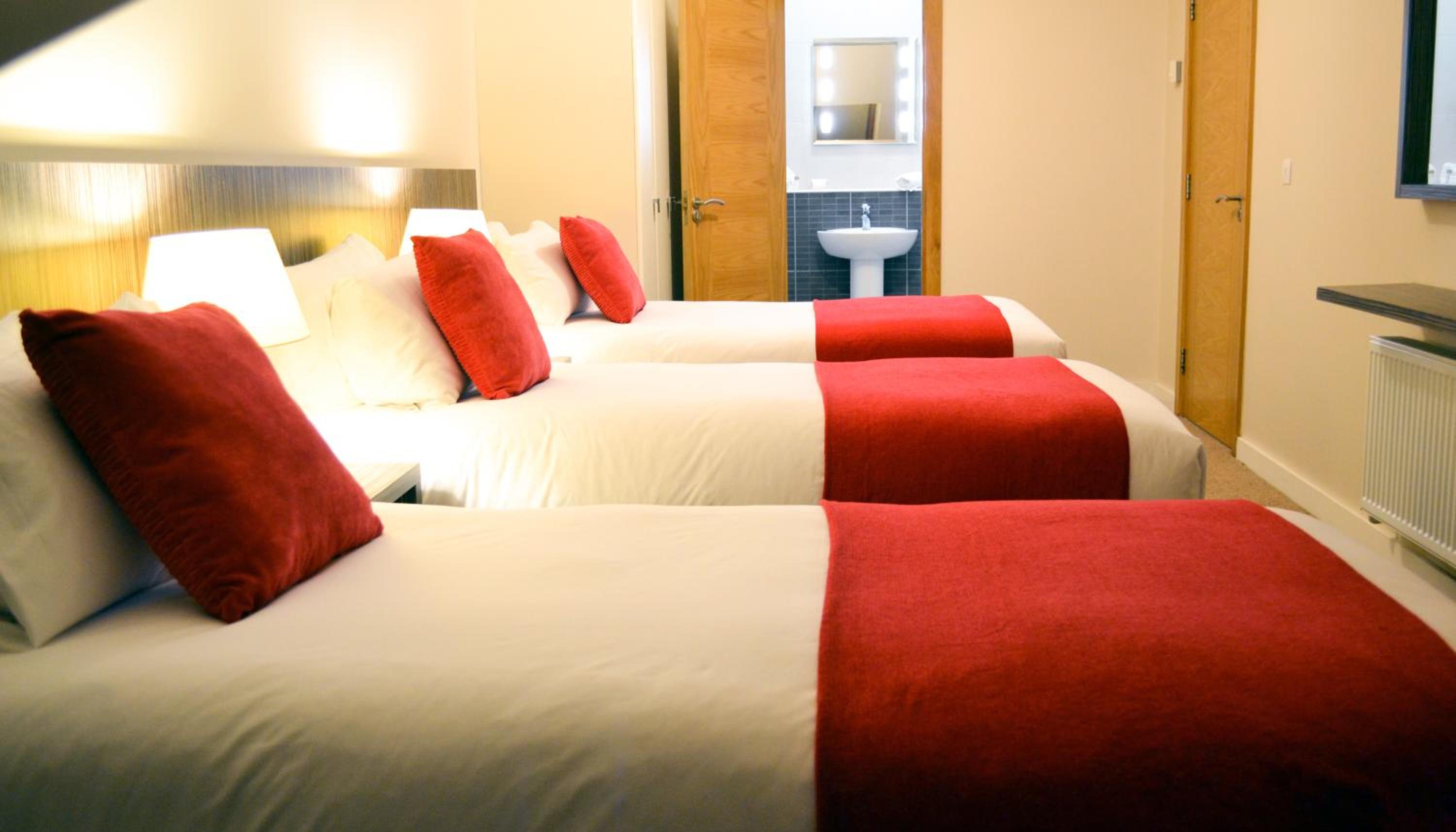 Two-Bedroom Apartment (5 Adults) photo 2