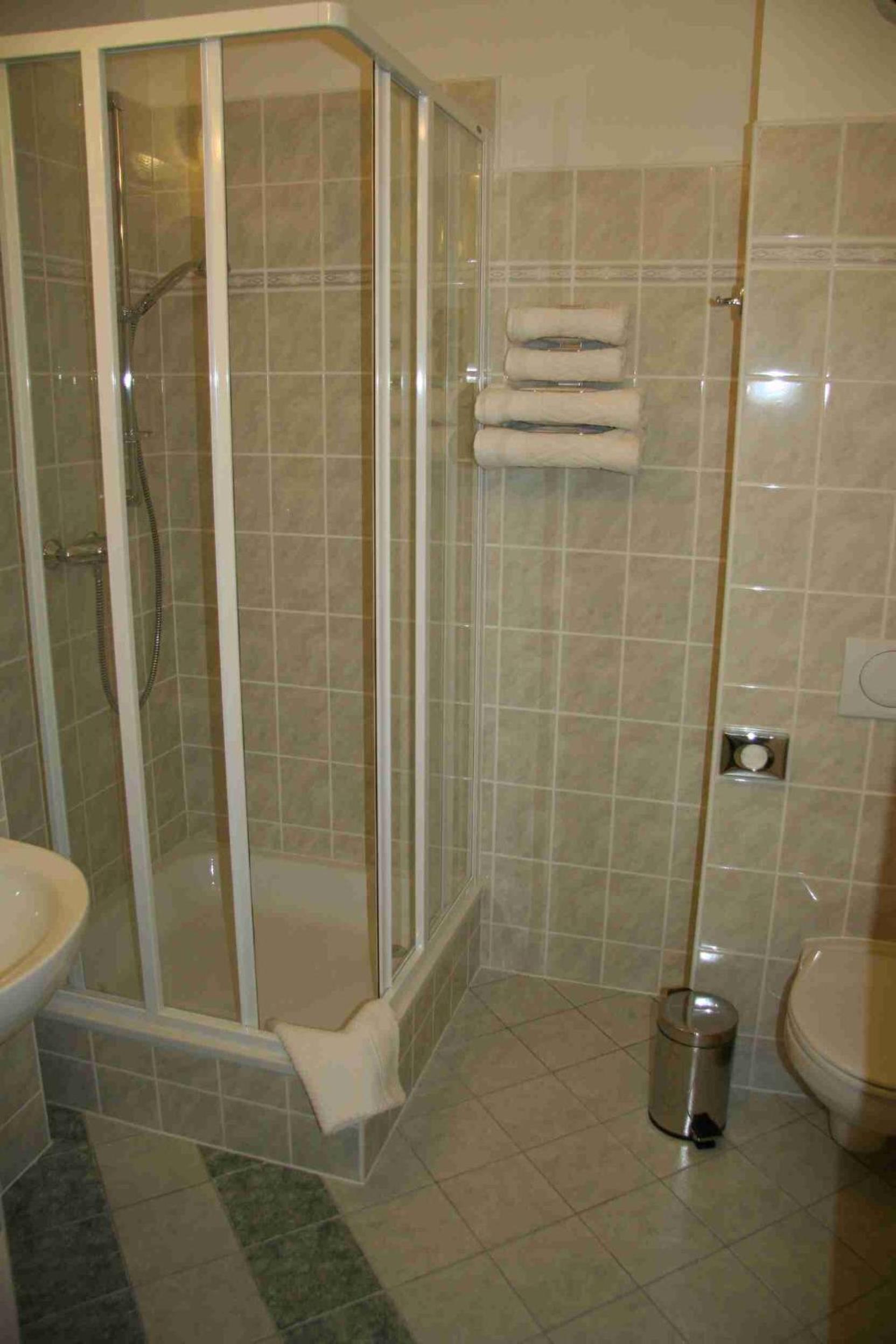 Double or Twin Room - Photo 2