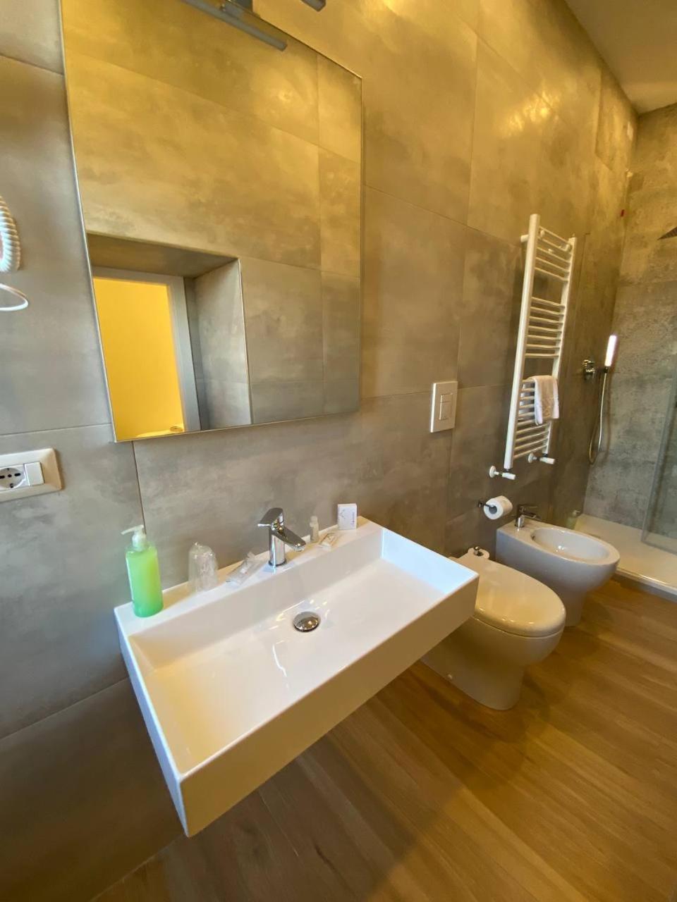 Double Room with Private Bathroom photo 2