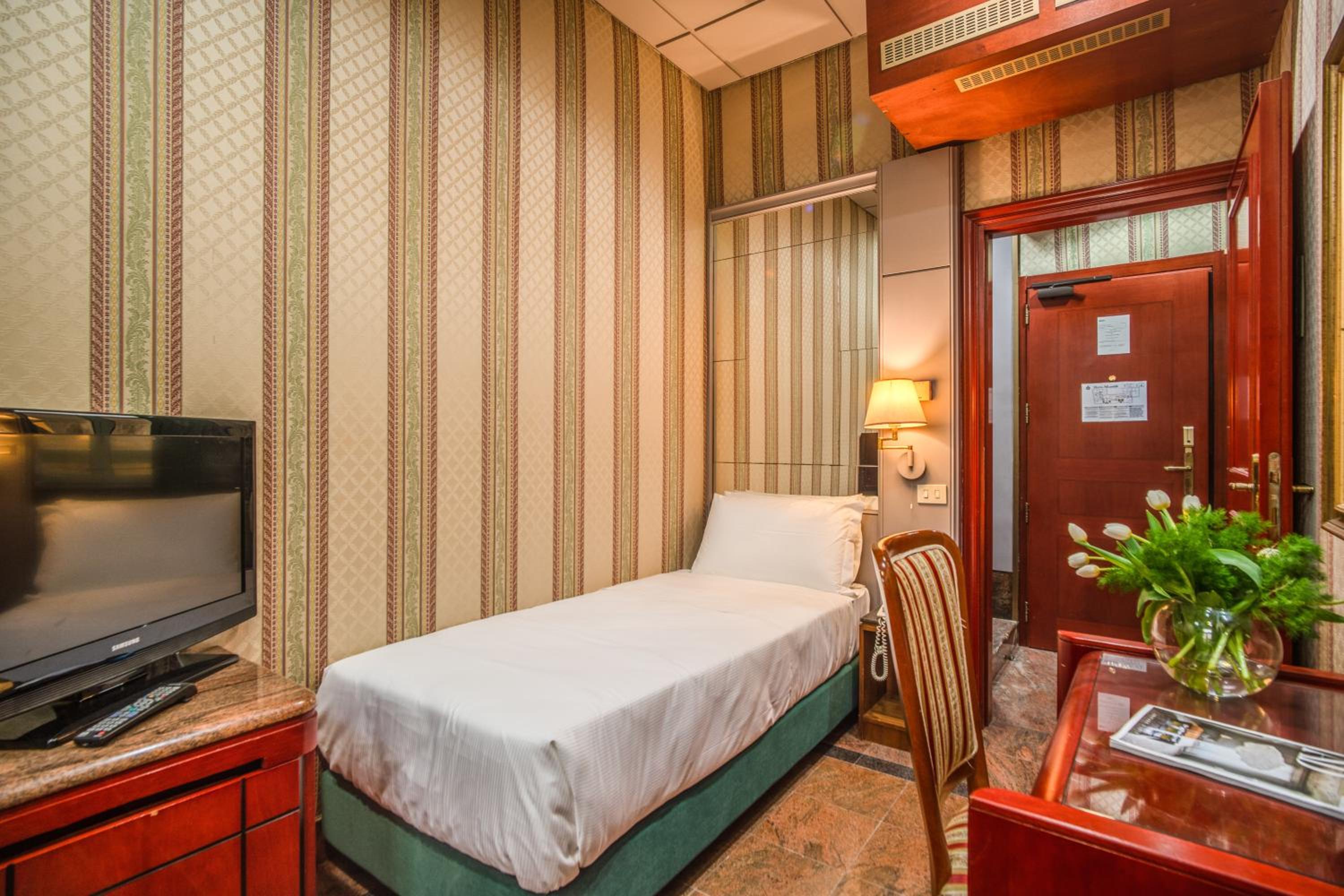 Single Room photo 2