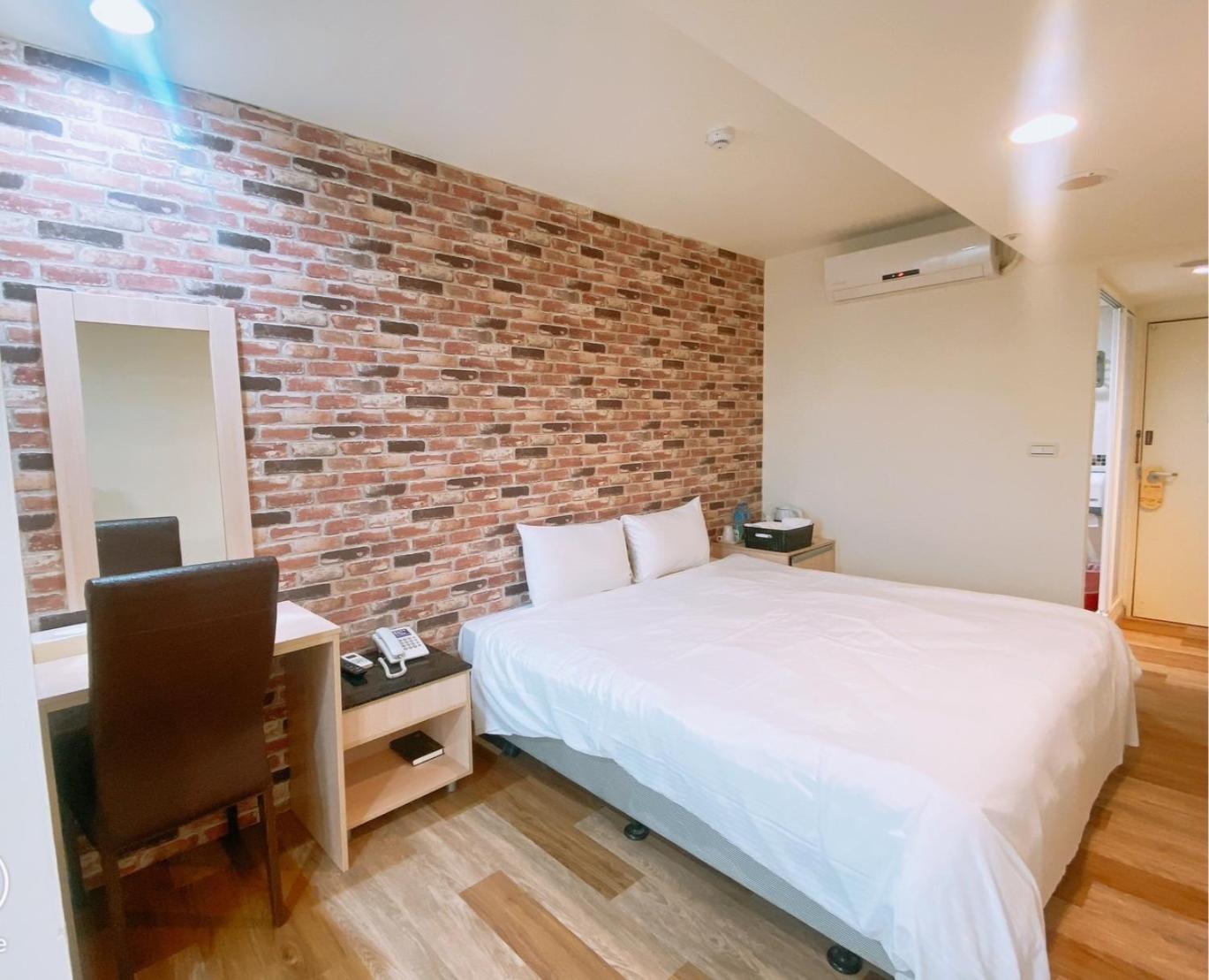 Deluxe Double Room - Photo 8